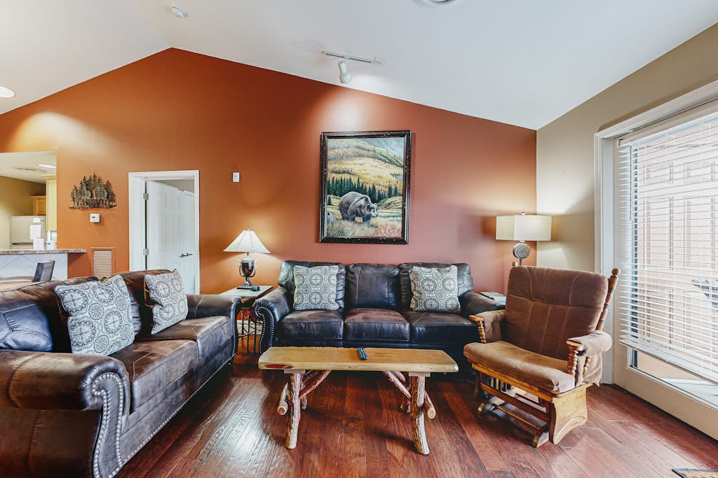 Chic Condo Near Downtown, Sleeps 8, Fireplace, Gym — Gatlinburg, TN — vacation rental