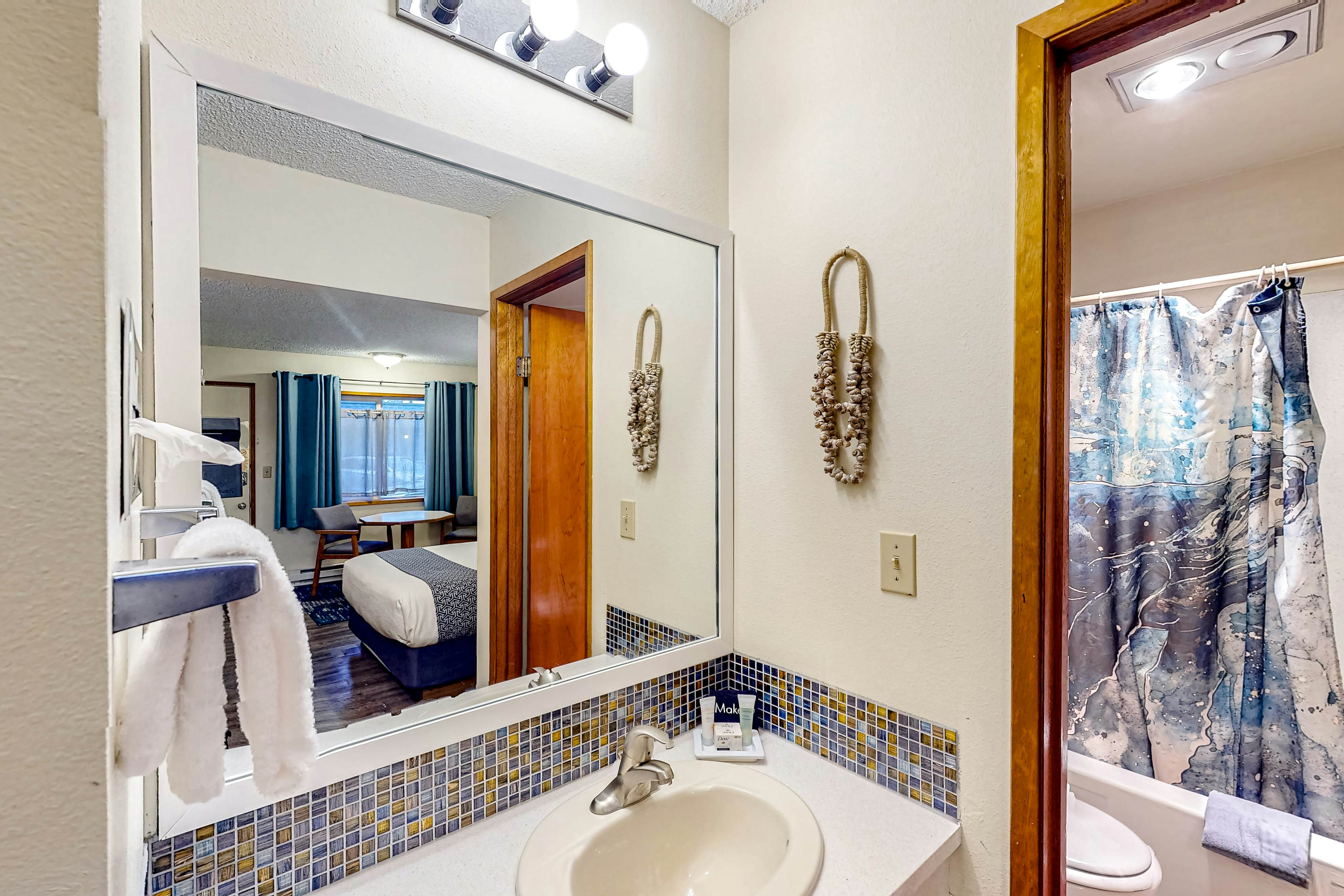 Lamplighter Inn - 102 Whale Retreat