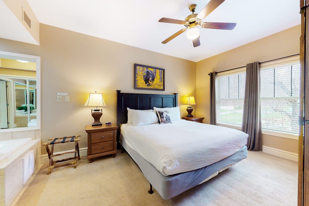 Lovely Condo W Fireplace, Sleeps 6, Gym, Hot Tub โ Gatlinburg, TN โ vacation rental