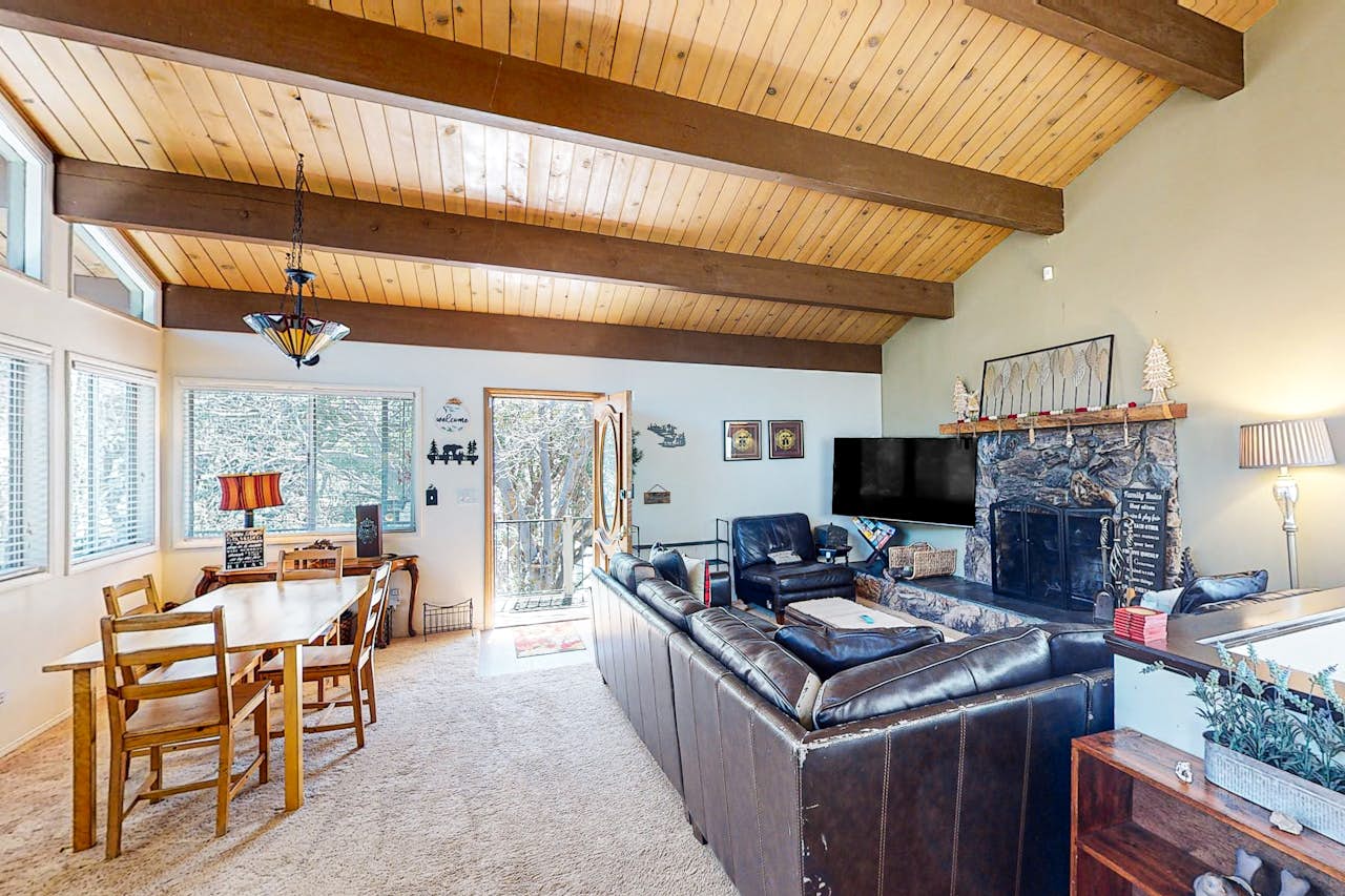 Edelwiess Wonder 3 BD Crestline, CA Vacation Rental Vacasa