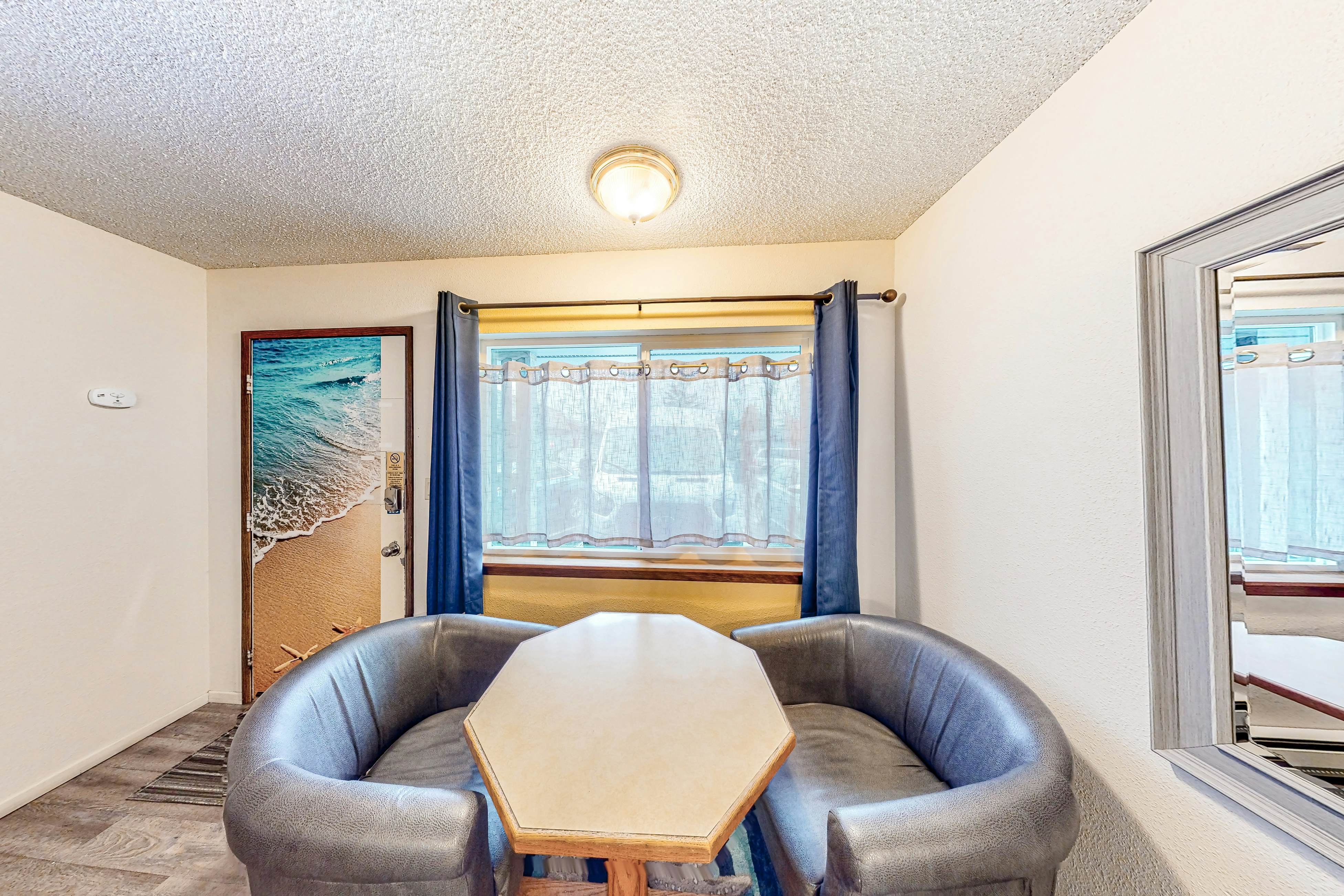 Lamplighter Inn - 106 Starfish Beach