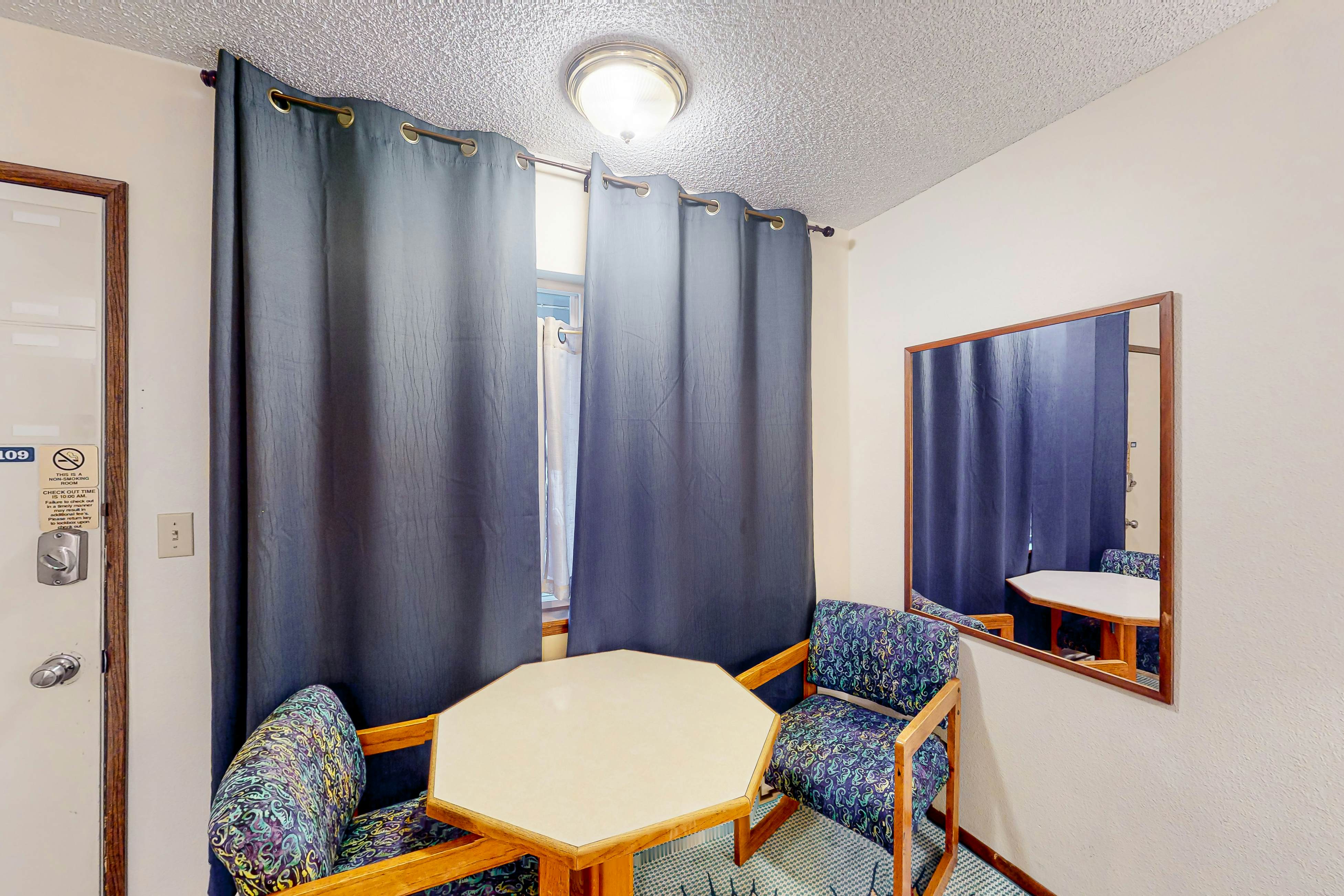 Lamplighter Inn - 109 Seahorse Reef