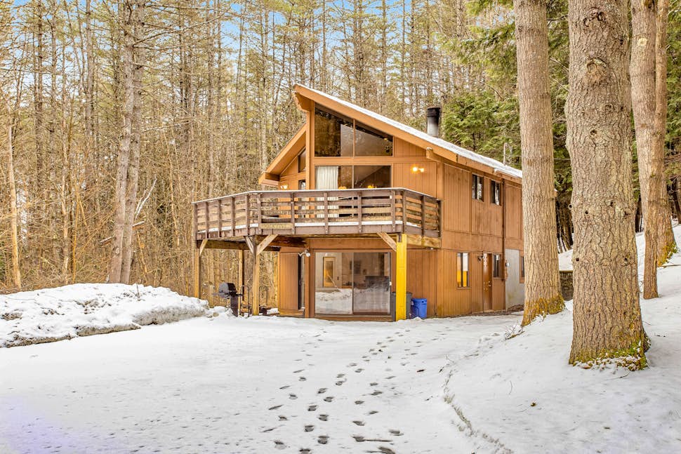 Dwight Road Getaway 4 BD Quechee, VT Vacation Rental Vacasa