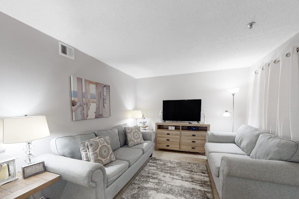 Gated resort condo with beach access, pools, hot tubs, gym, & tennis courts — Hilton Head, SC — vacation rental