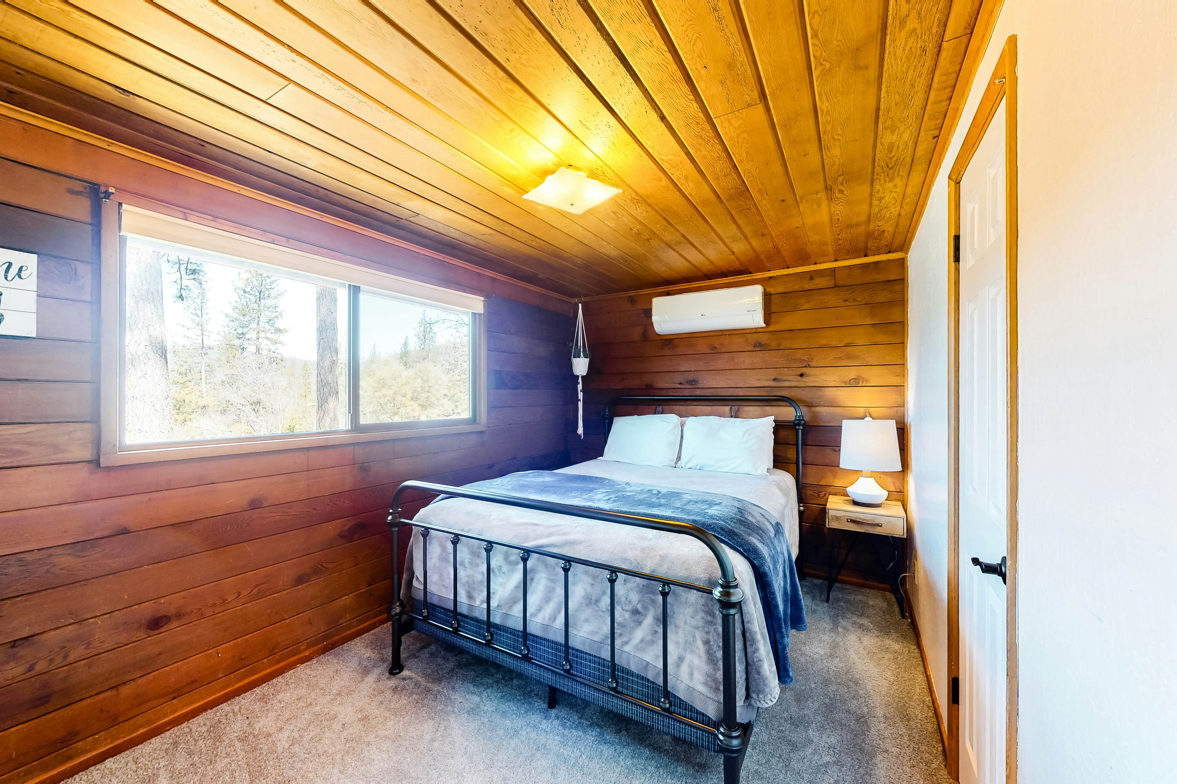 Sugar Pine Log Cabin 2 BD Oakhurst, CA Vacation Rental Vacasa