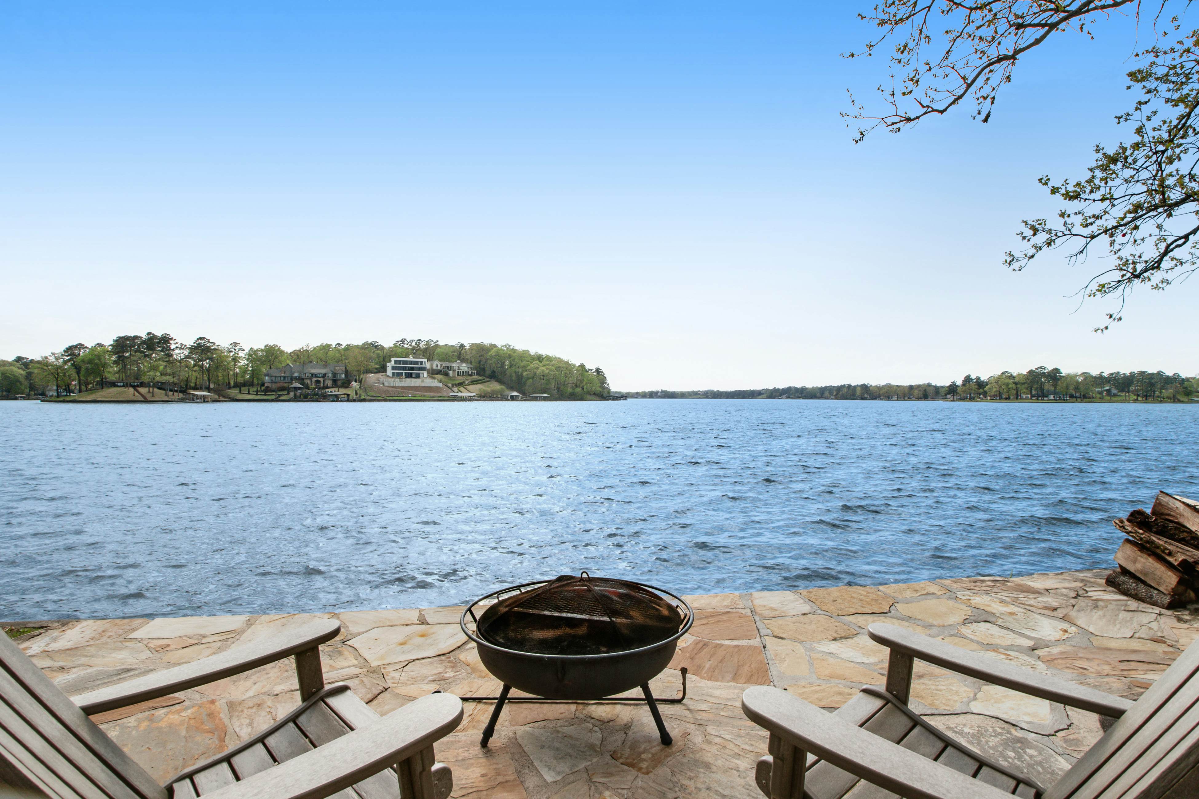 The Magnolia White House