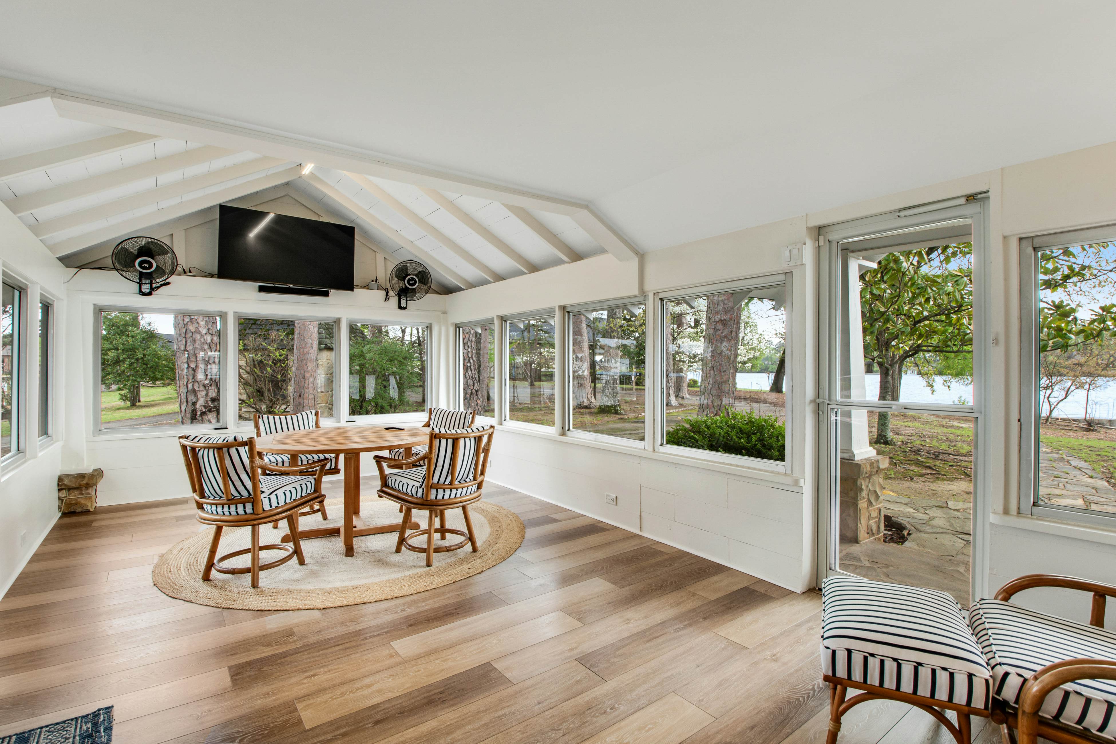 The Magnolia White House