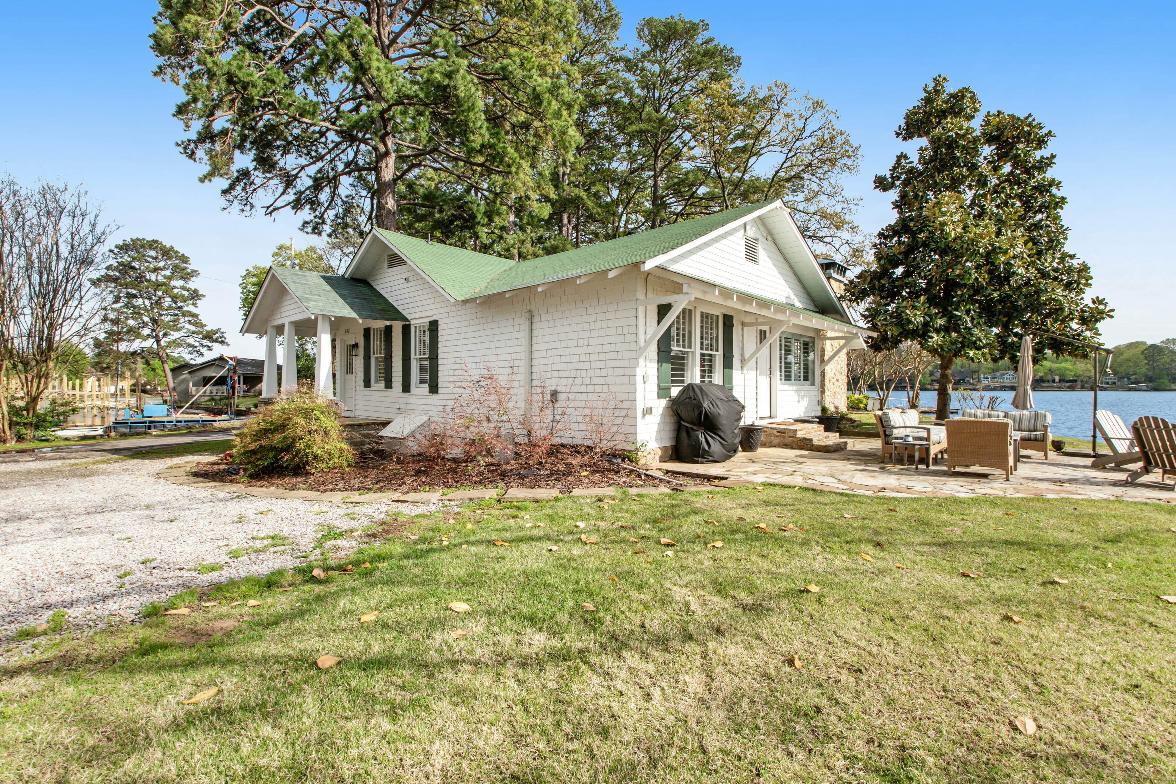 The Magnolia White House