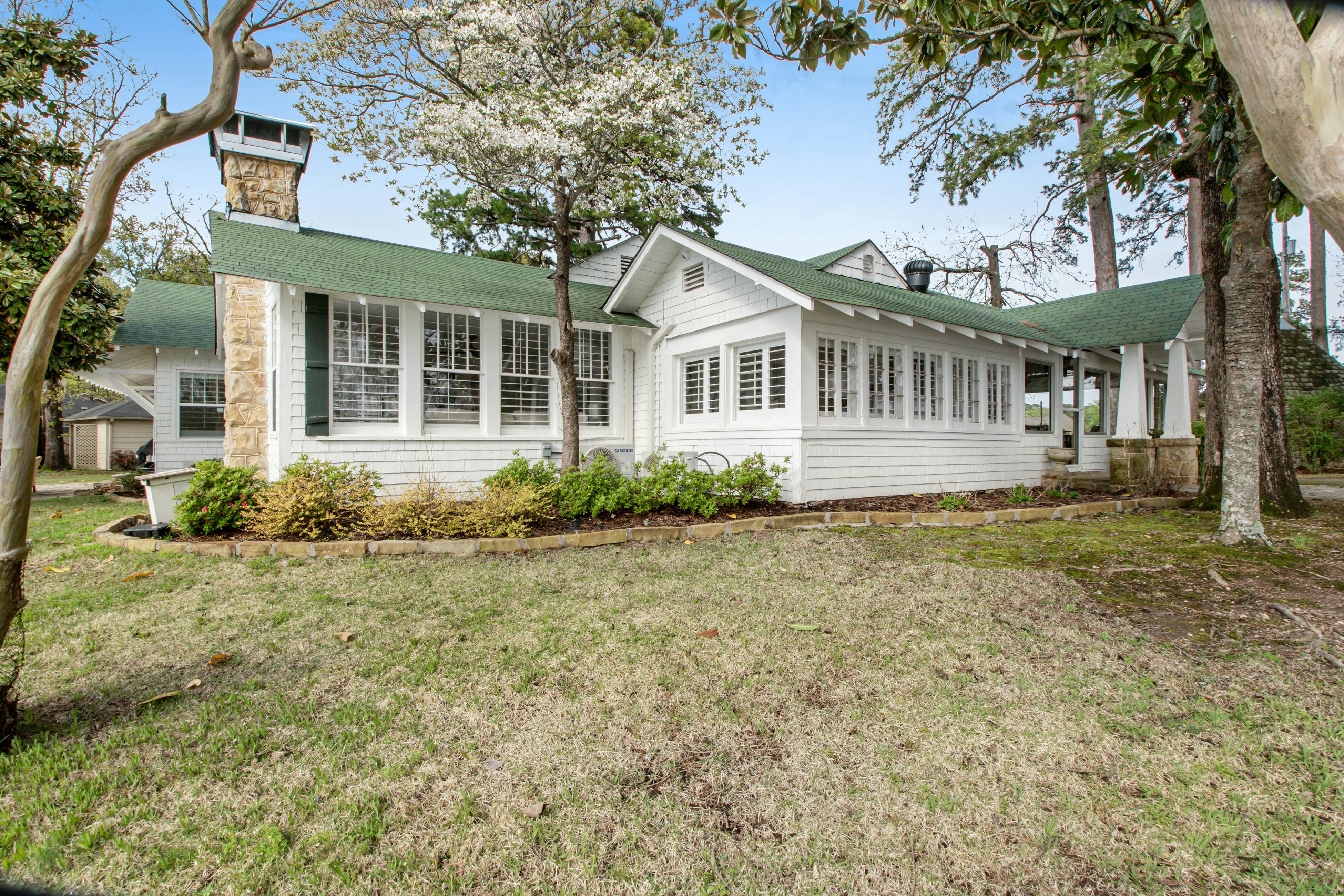 The Magnolia White House