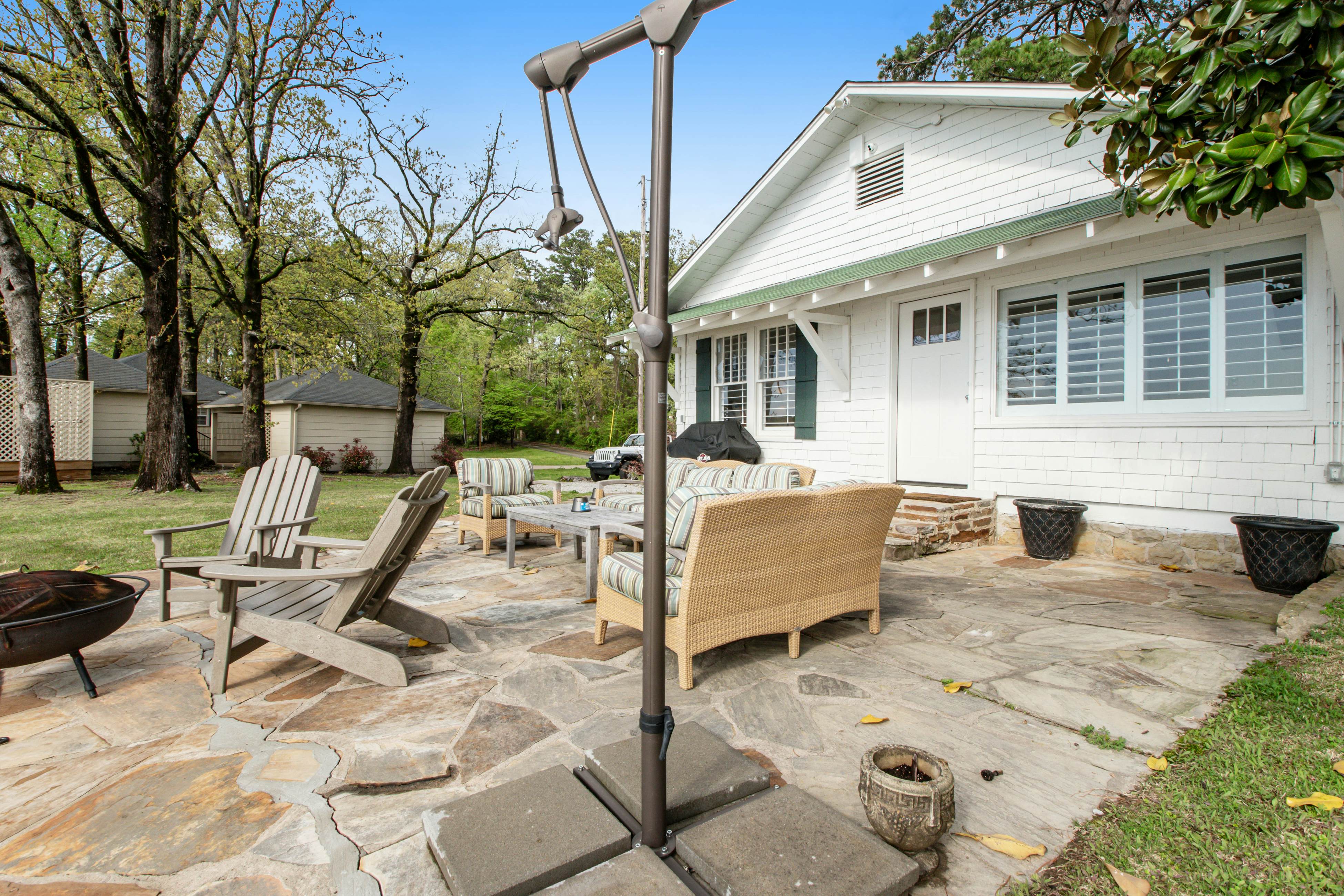 The Magnolia White House 3 BD Hot Springs, AR Vacation Rental Vacasa