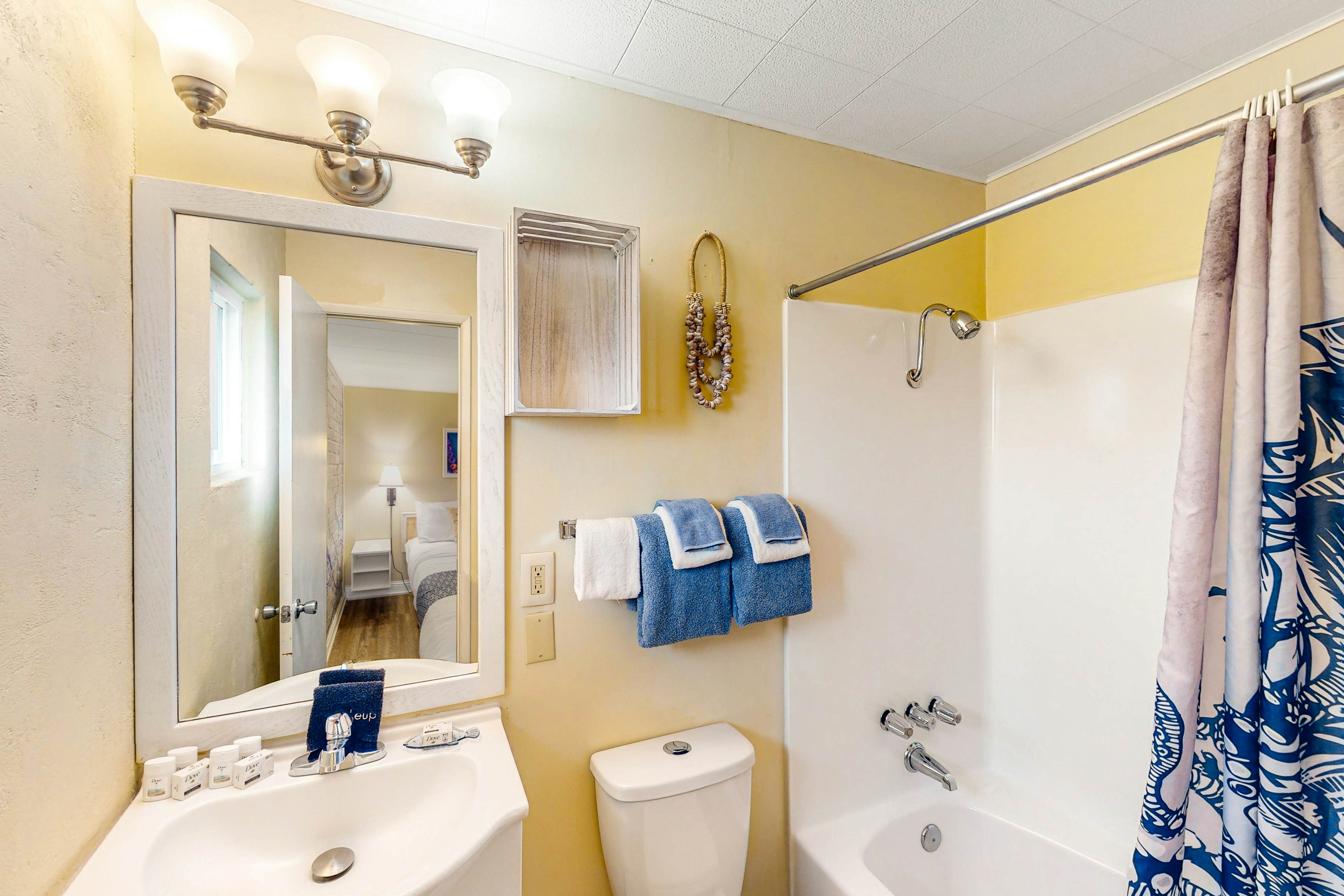 Lamplighter Inn - 112 Octopus Encounter