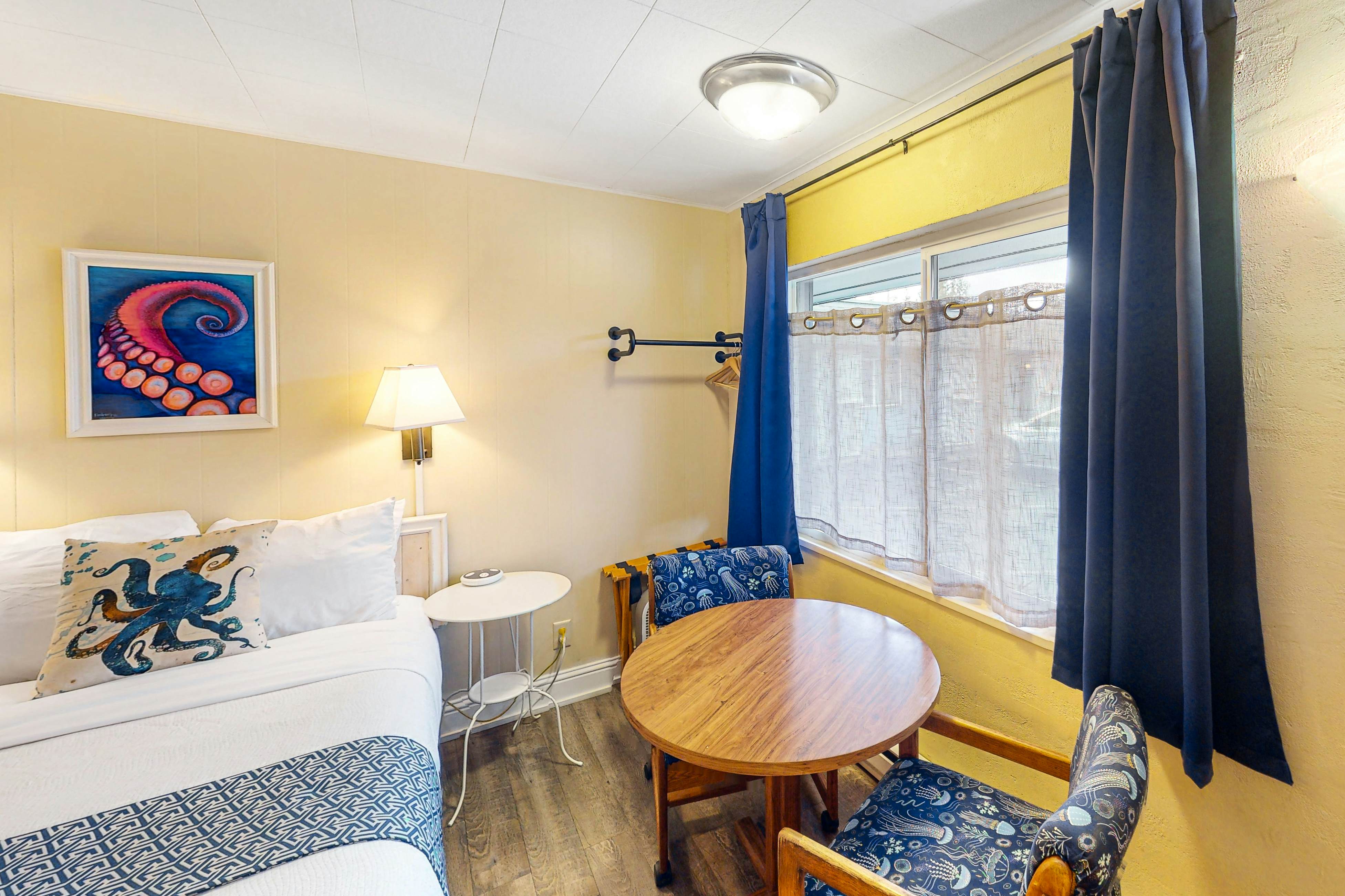 Lamplighter Inn - 112 Octopus Encounter