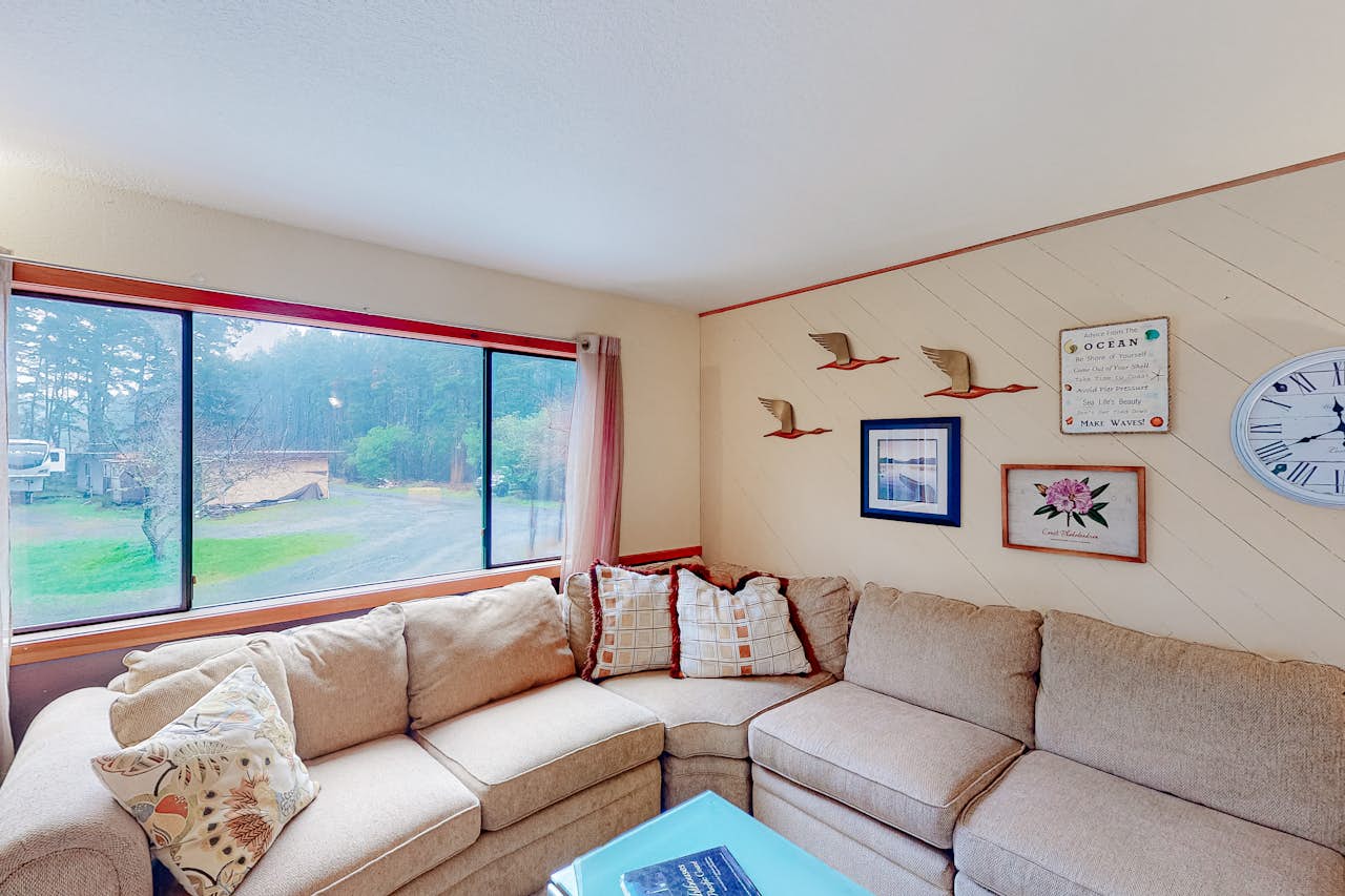 Piper's Paradise 3 BD Port Orford, OR Vacation Rental Vacasa