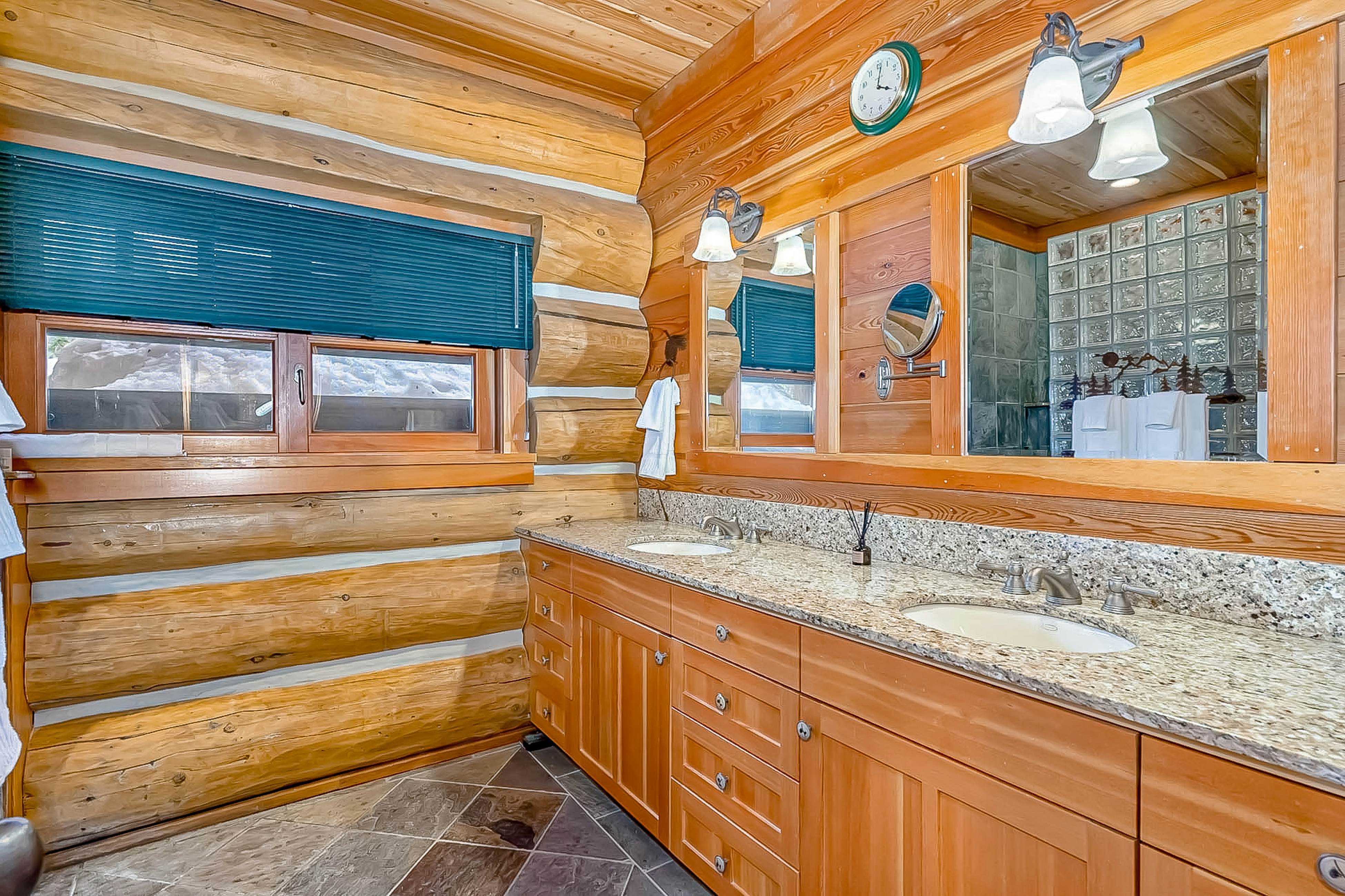 Seattle Mountain Home 4 BD Snoqualmie Pass, WA Vacation Rental Vacasa