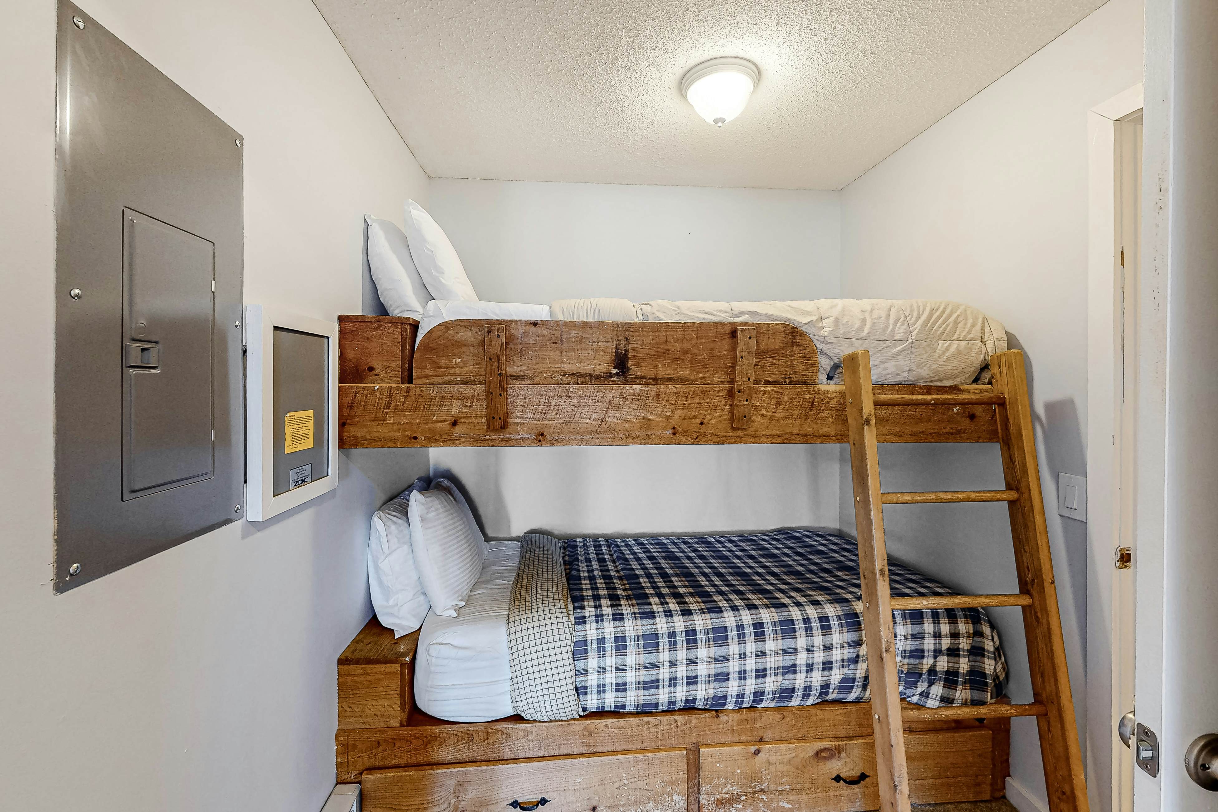 Okemo Trailside 22DL Shred Shack