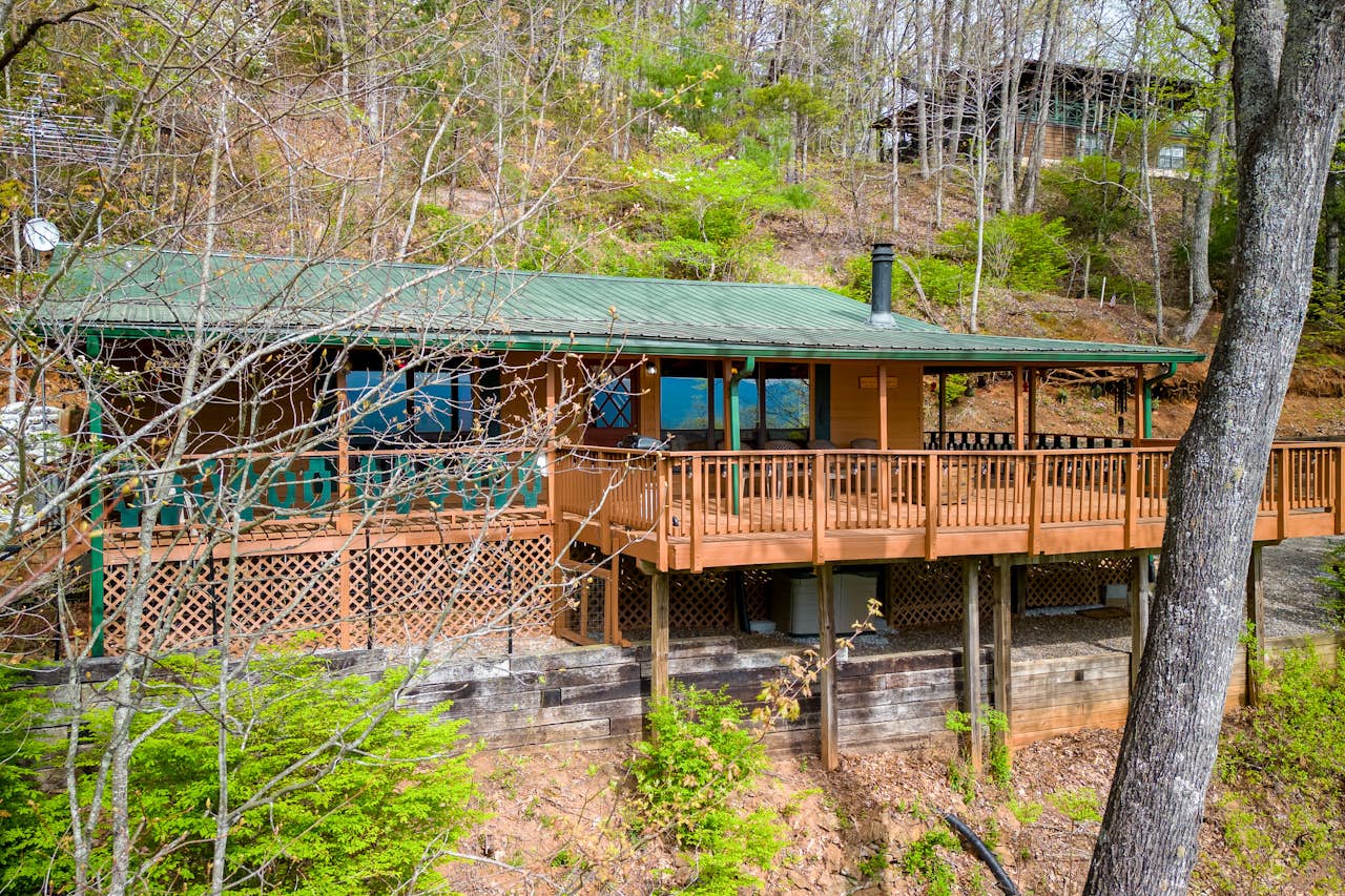 Black Bear Cabin Fox Mountain 2 BD Franklin, NC Vacation Rental Vacasa
