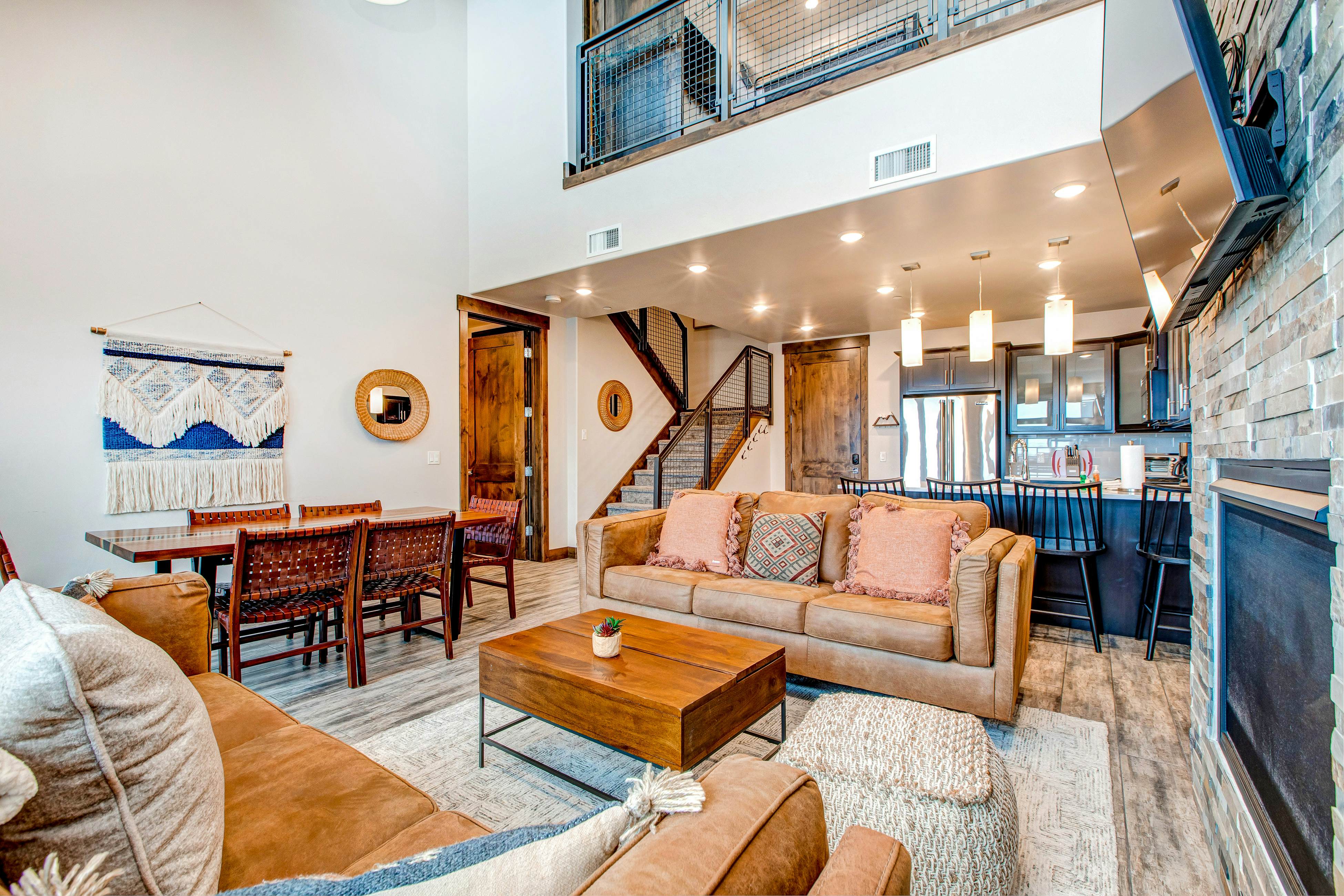 Blackstone Luxury Retreat w/ Loft at the Canyons 312 2 BD Park City