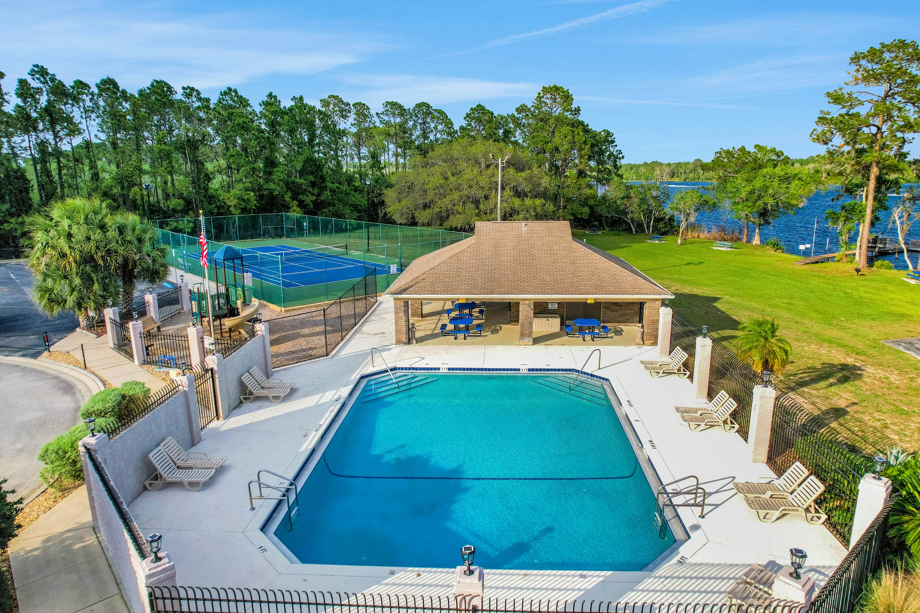 Living on Lake Davenport Blvd 