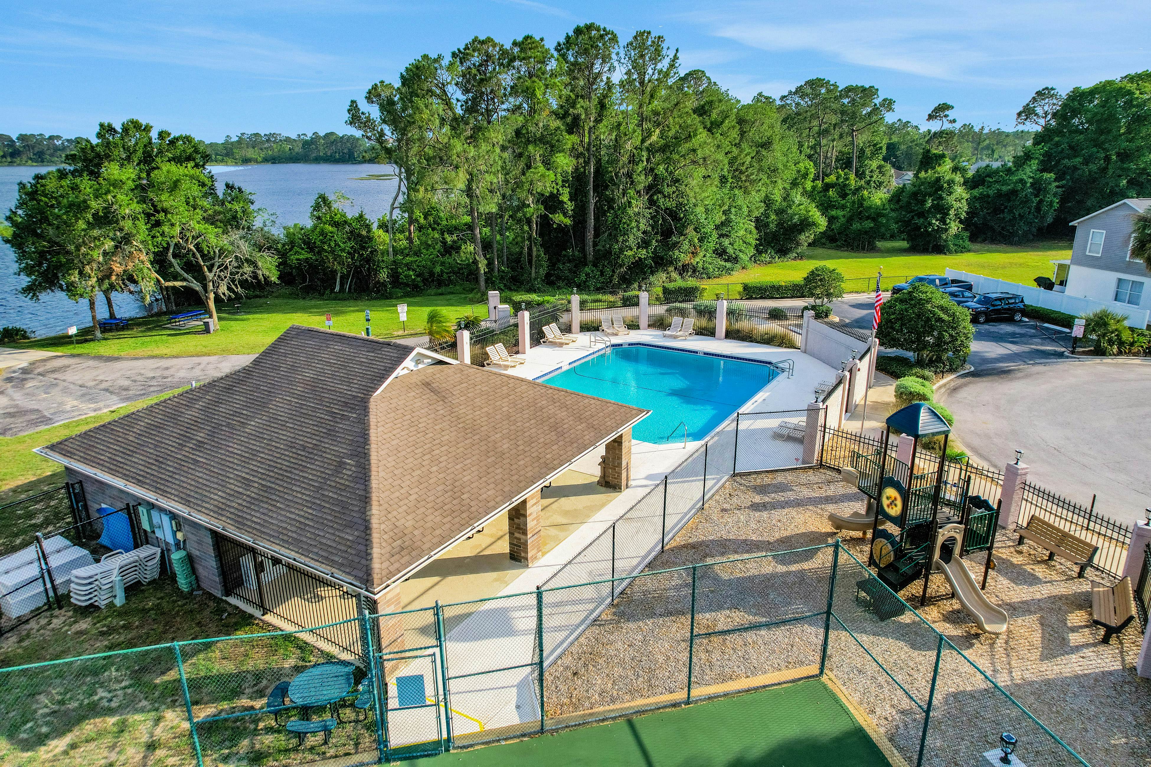 Living on Lake Davenport Blvd 