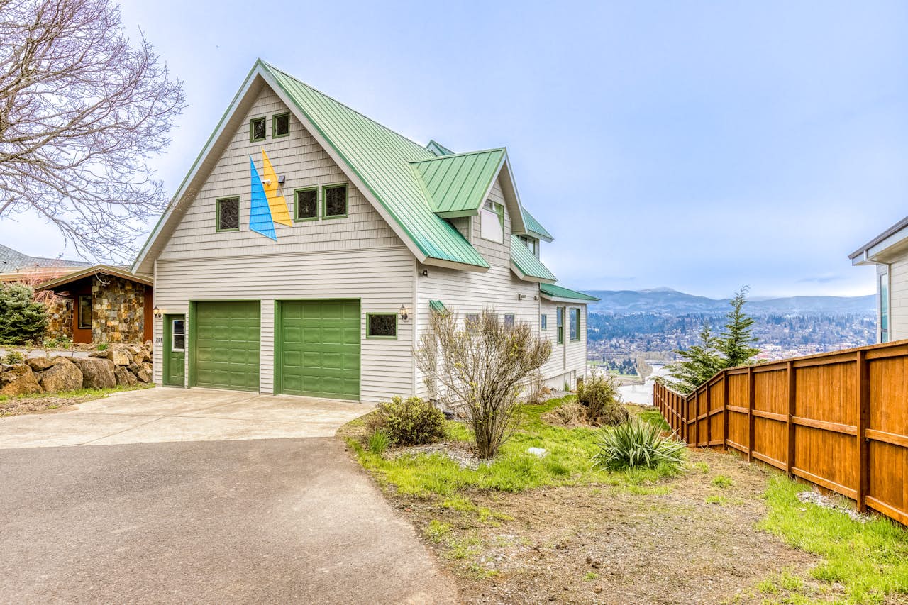 Heavenly Views 3 BD White Salmon, WA Vacation Rental Vacasa