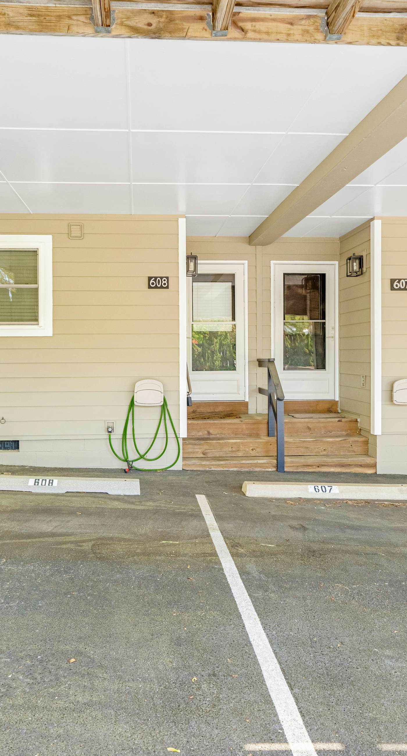 Scarborough Village - 245 Country Club Dr, Unit #608