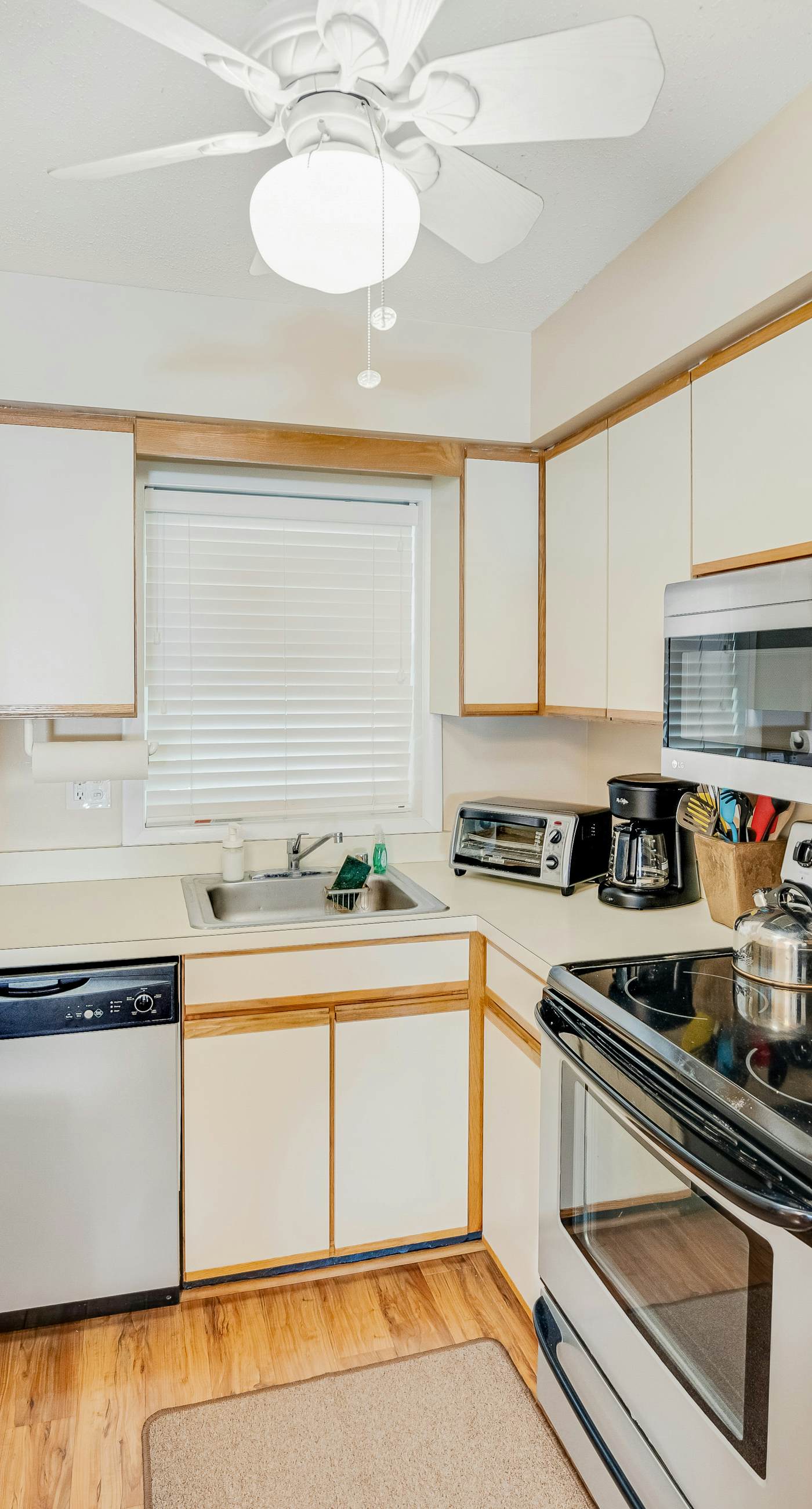 Scarborough Village - 245 Country Club Dr, Unit #608