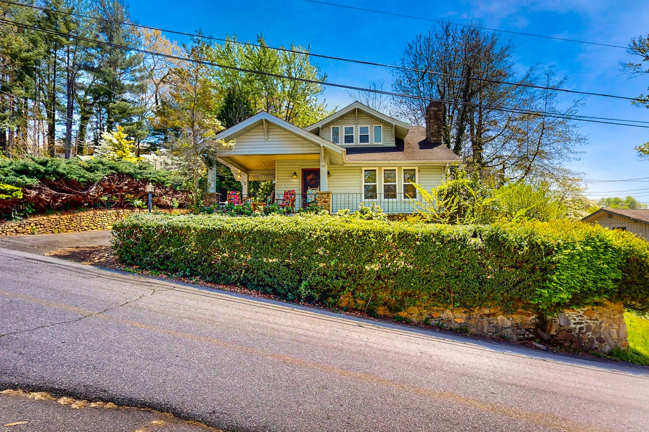 Robin Cottage 4 BD Lake Junaluska, NC Vacation Rental Vacasa