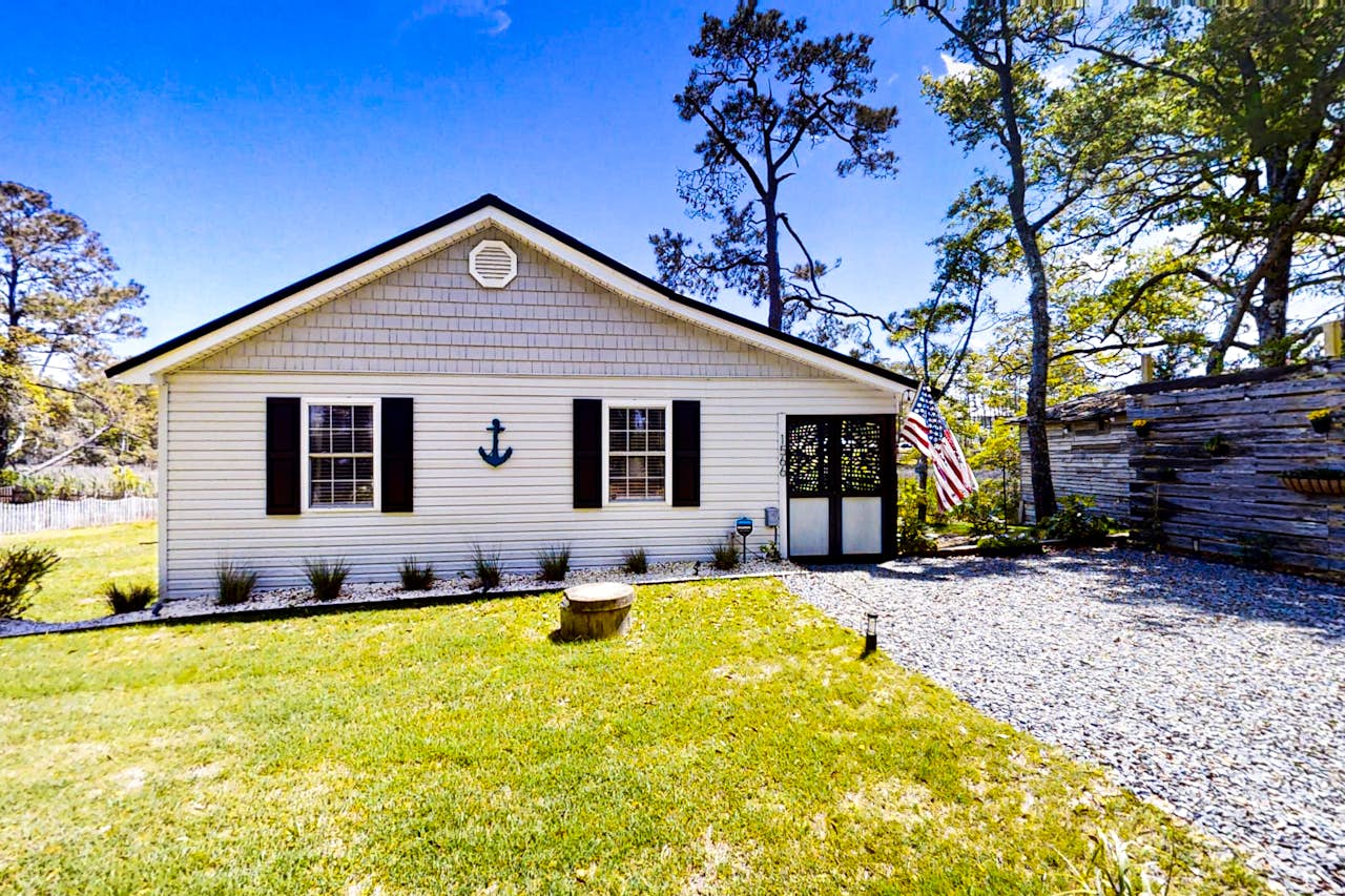 Charming Cottage 2 BD Shallotte, NC Vacation Rental Vacasa