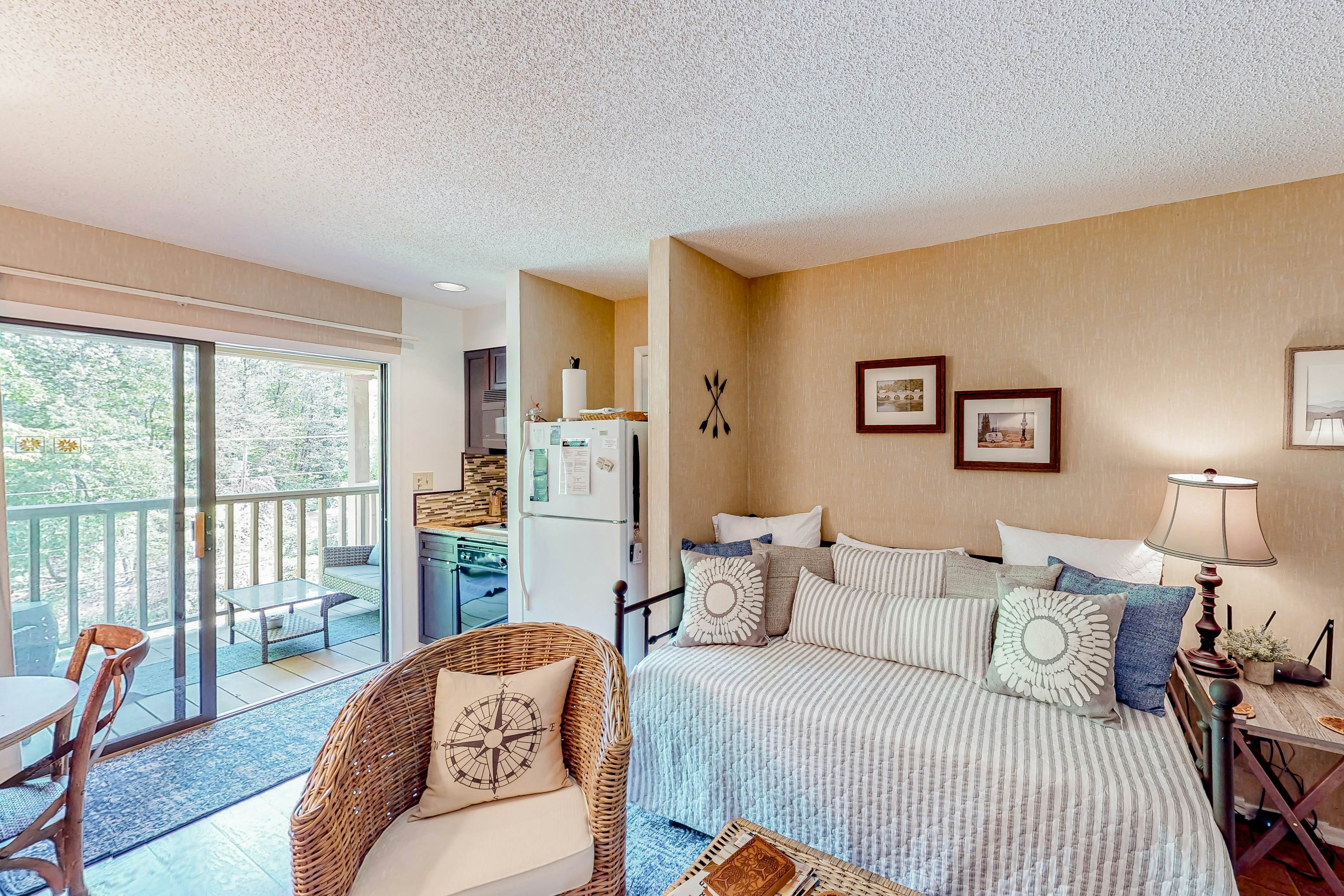 Apple Valley Treetop Villa