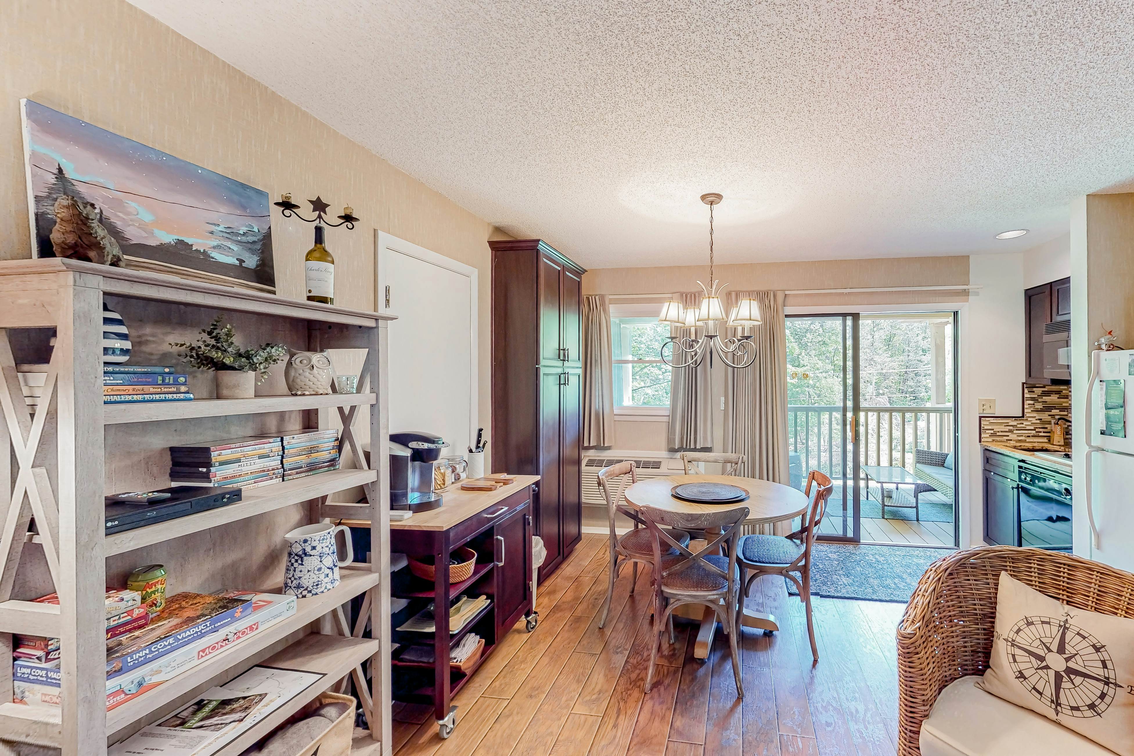 Apple Valley Treetop Villa