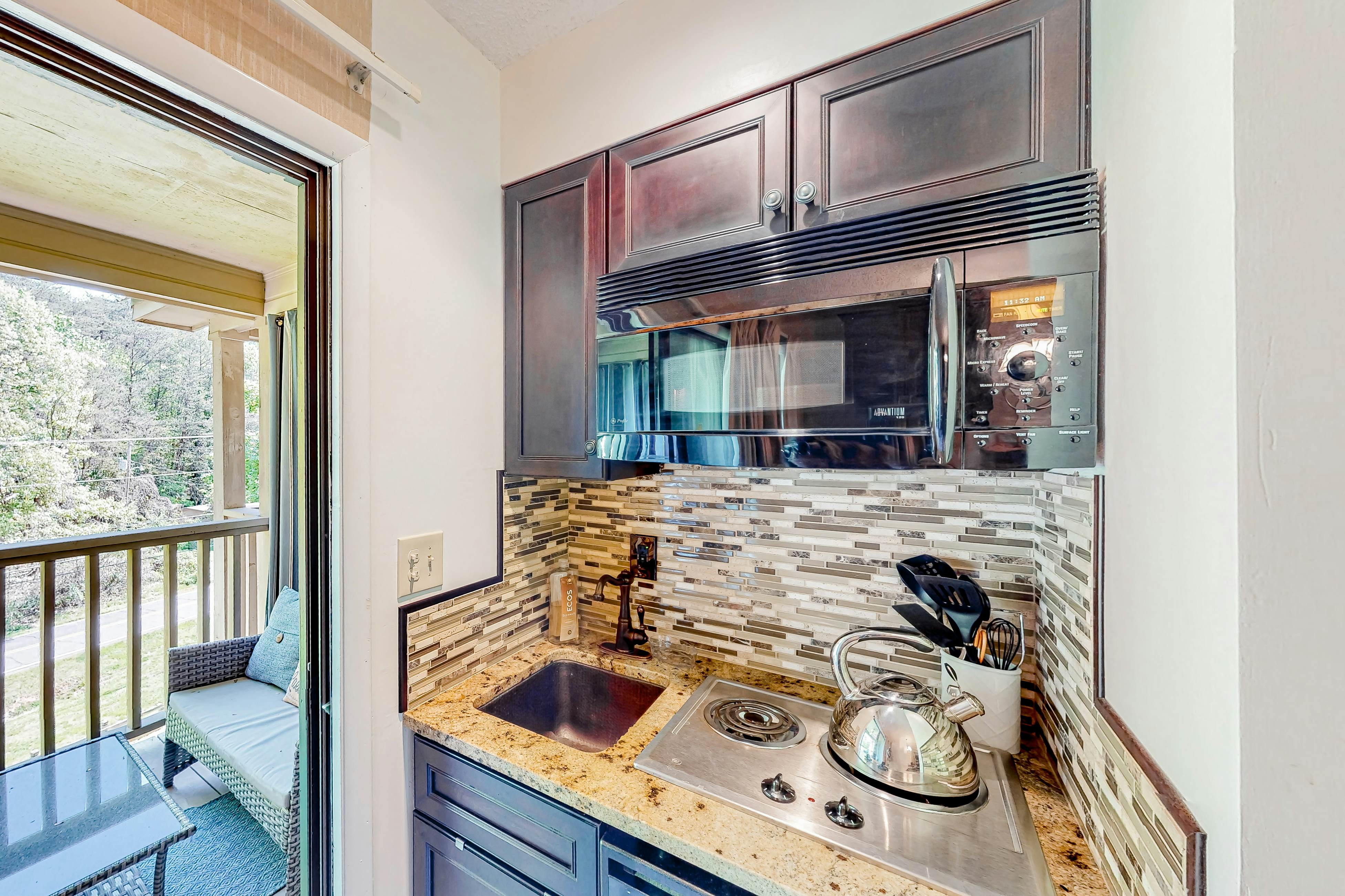 Apple Valley Treetop Villa