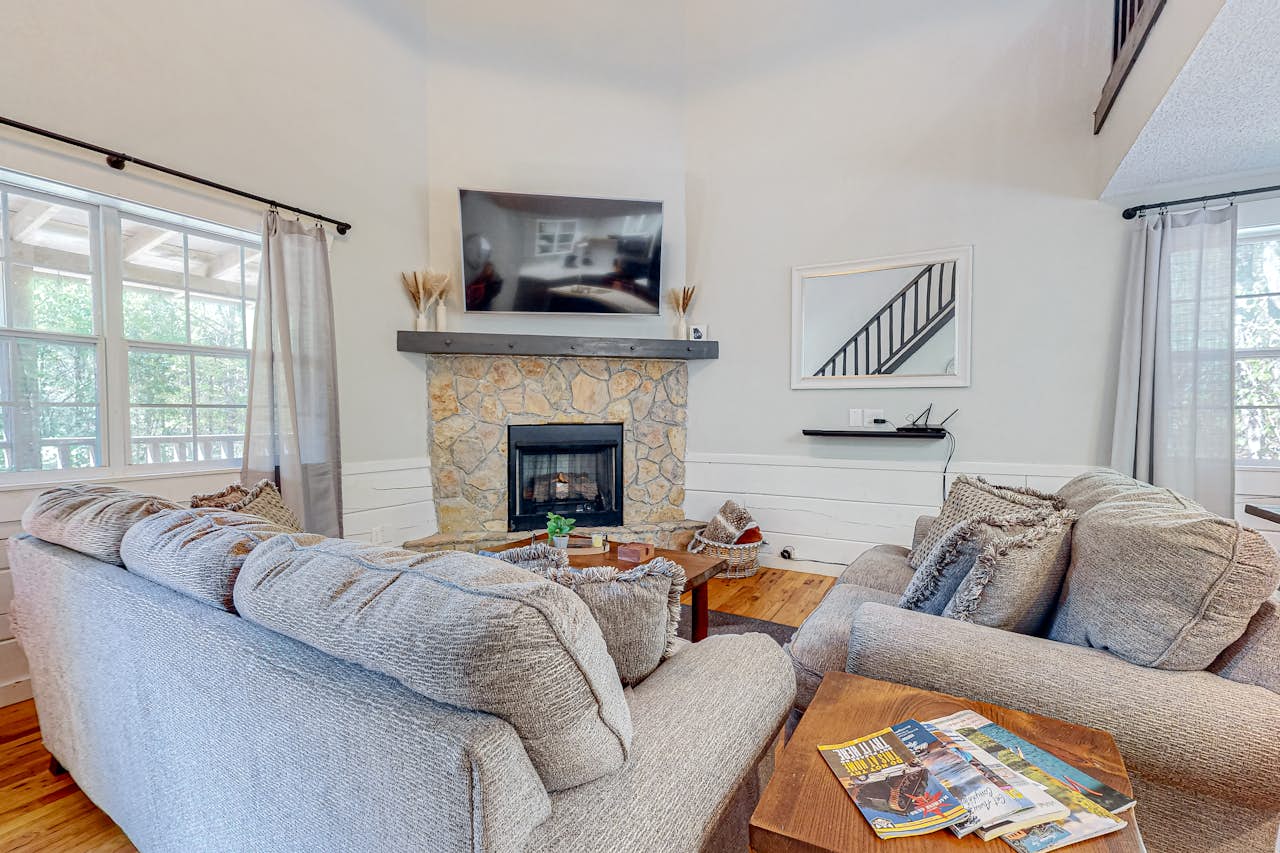 Old Beech Road Retreat 3 BD Blairsville, GA Vacation Rental Vacasa