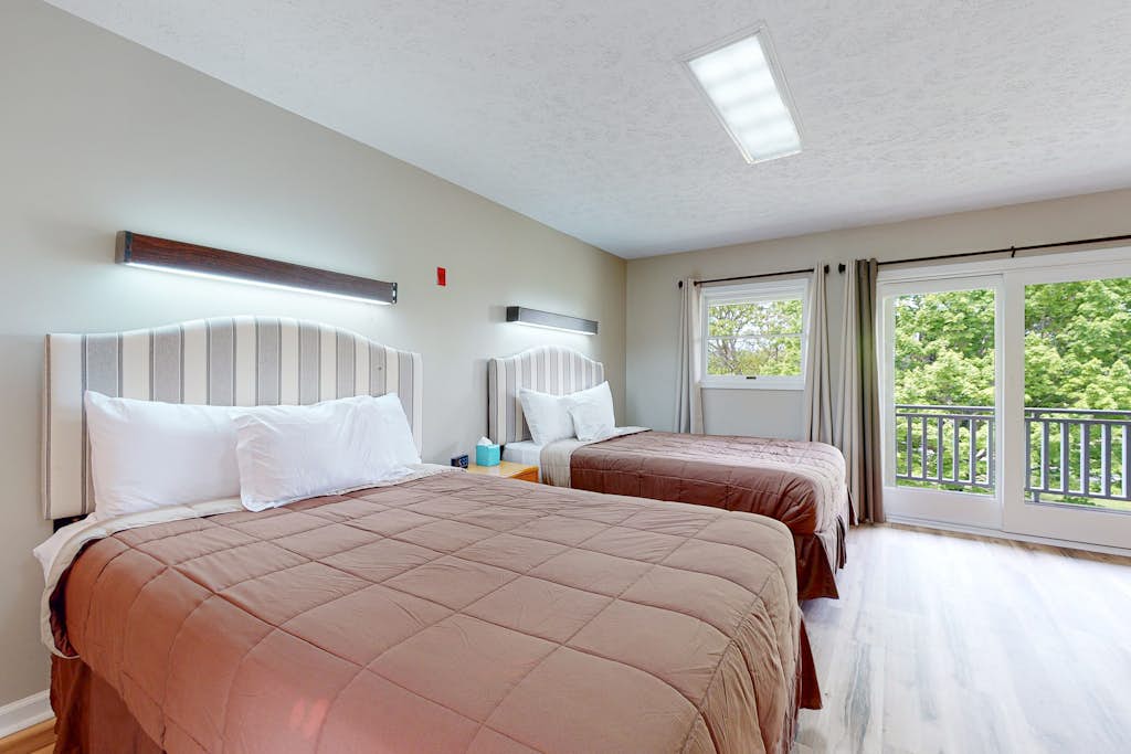 Relaxing Studio, Sleeps 2, Near Golf & Douglas Lake — Jefferson City, TN — vacation rental