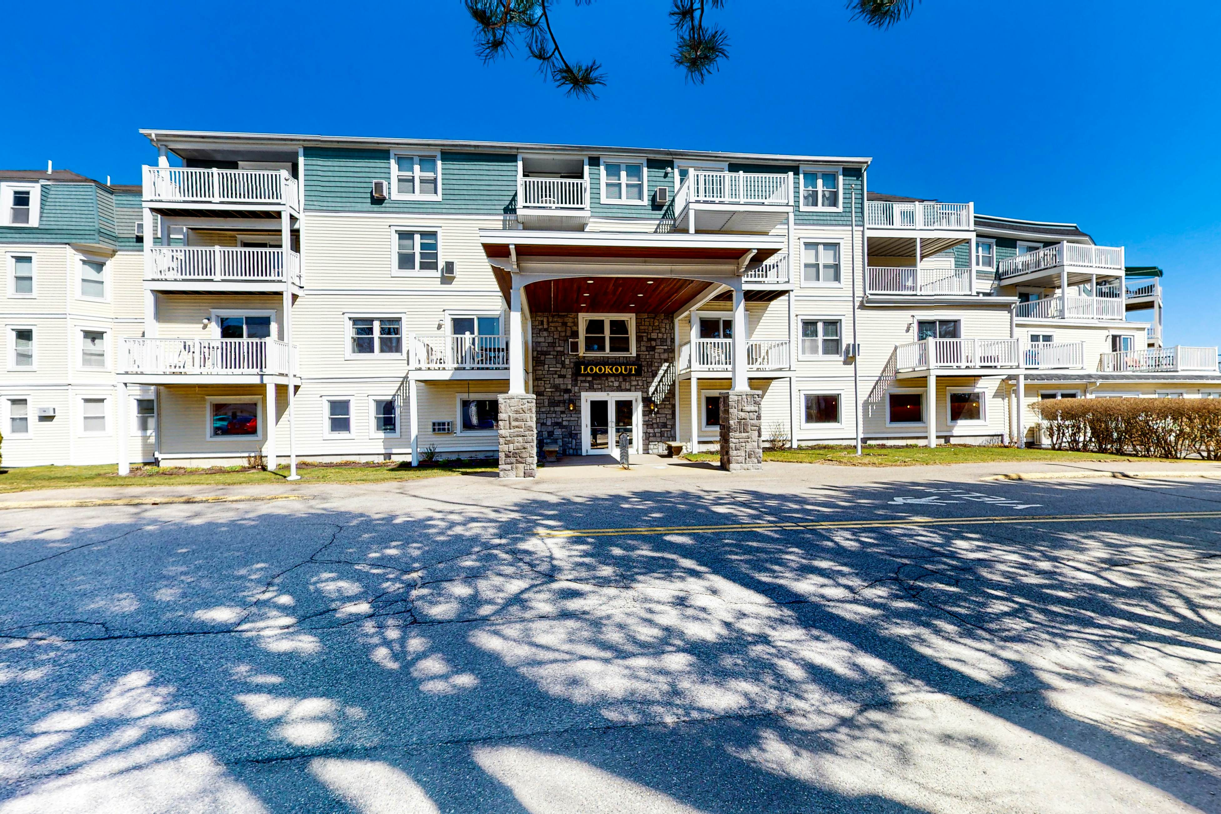 Ogunquit Beach Lookout 1 BD Ogunquit, ME Vacation Rental Vacasa