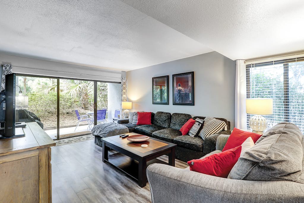 Two-story villa with 3 pools, tennis & bikes - walk to Coligny Plaza & beach — Hilton Head, SC — vacation rental