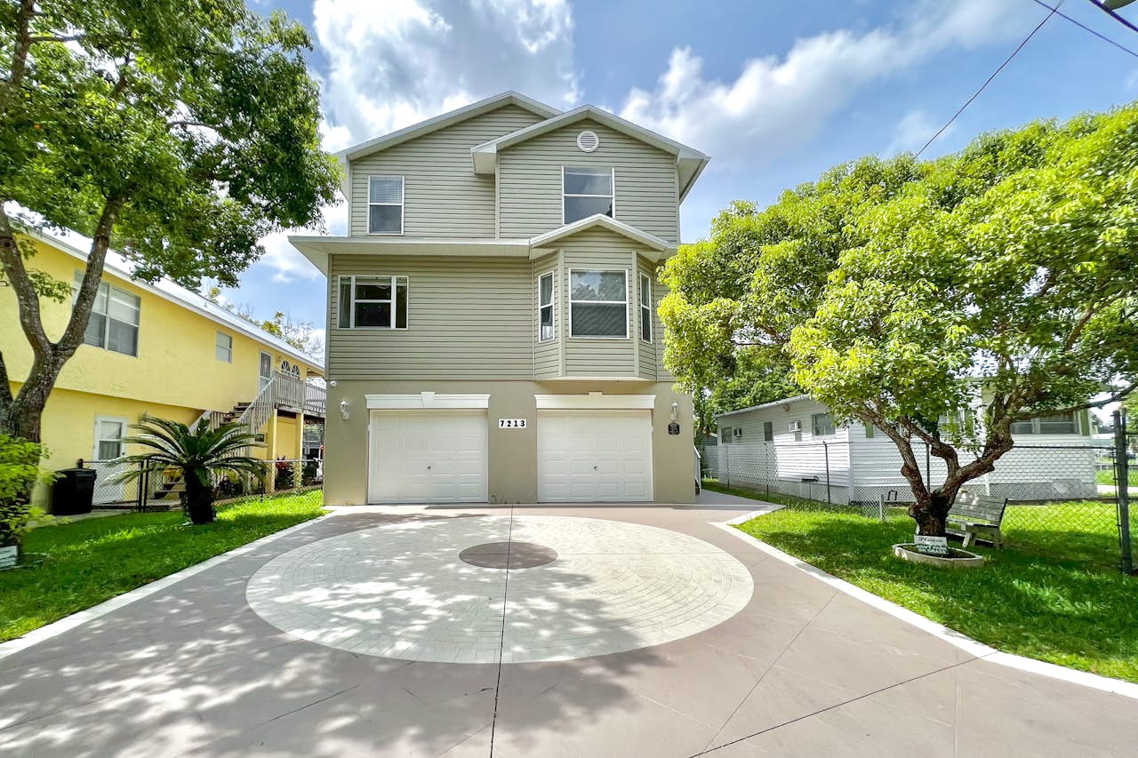 Weeki Wachee River Retreat 4 BD Spring Hill, FL Vacation Rental Vacasa