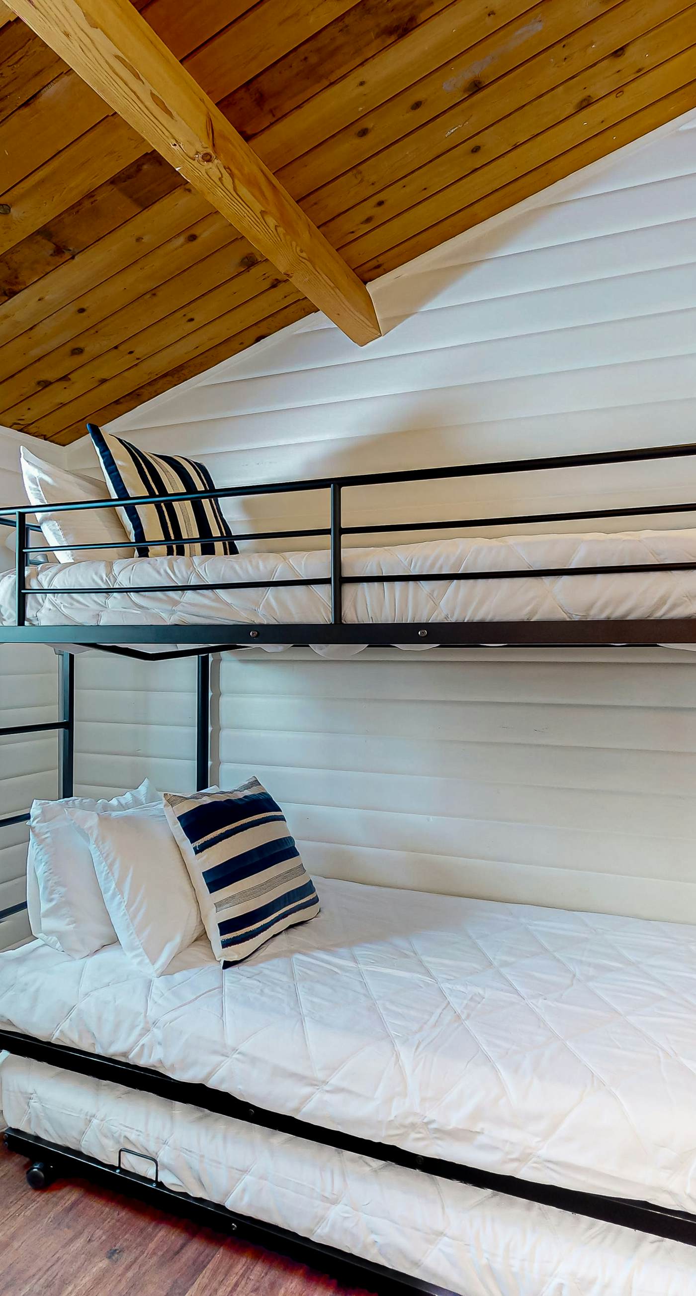 Fox Den-Mountain Luxe