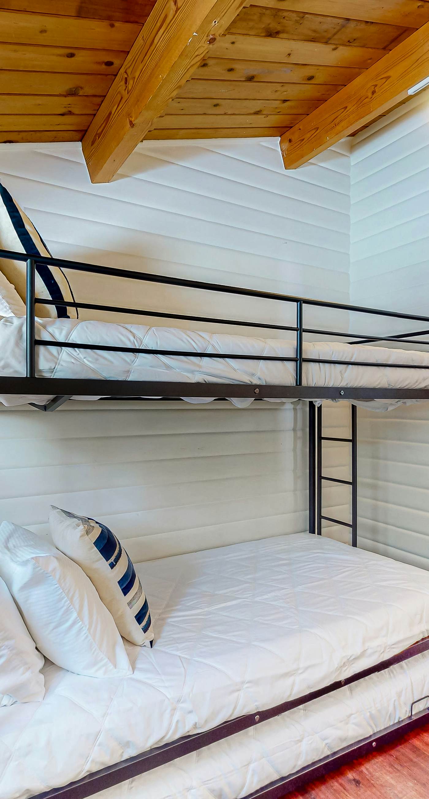 Fox Den-Mountain Luxe