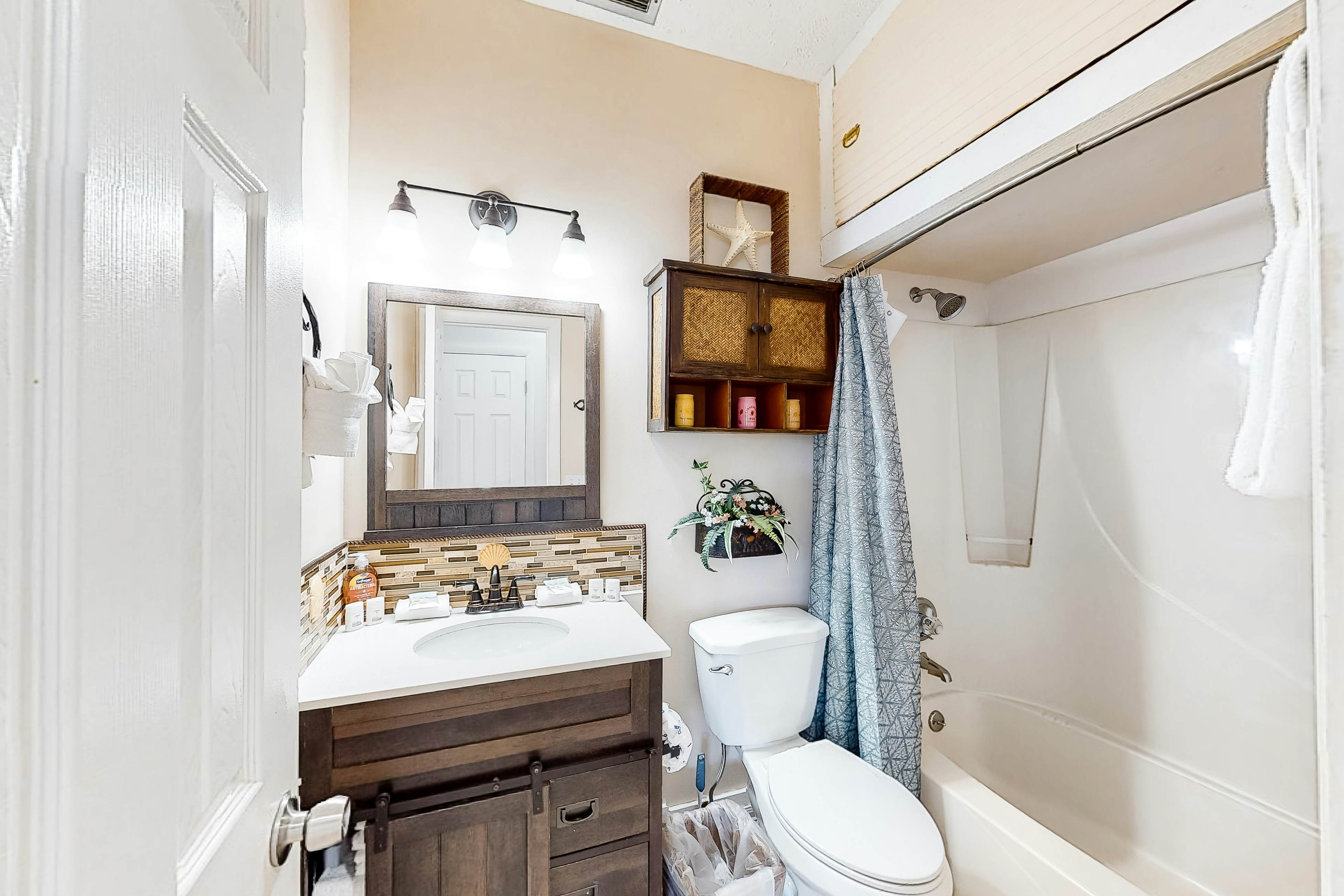 Happy Pelican Cottage