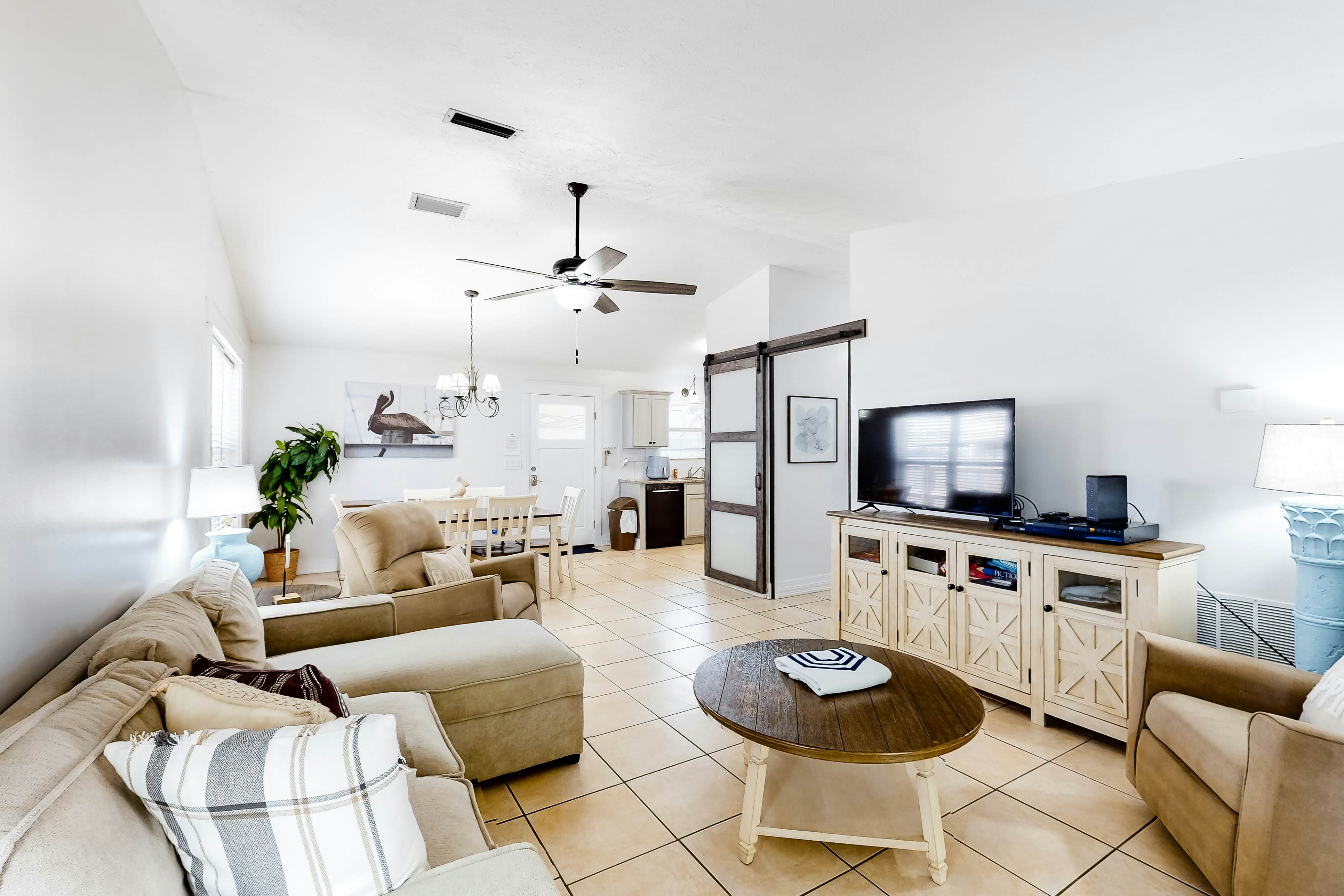 Happy Pelican Cottage