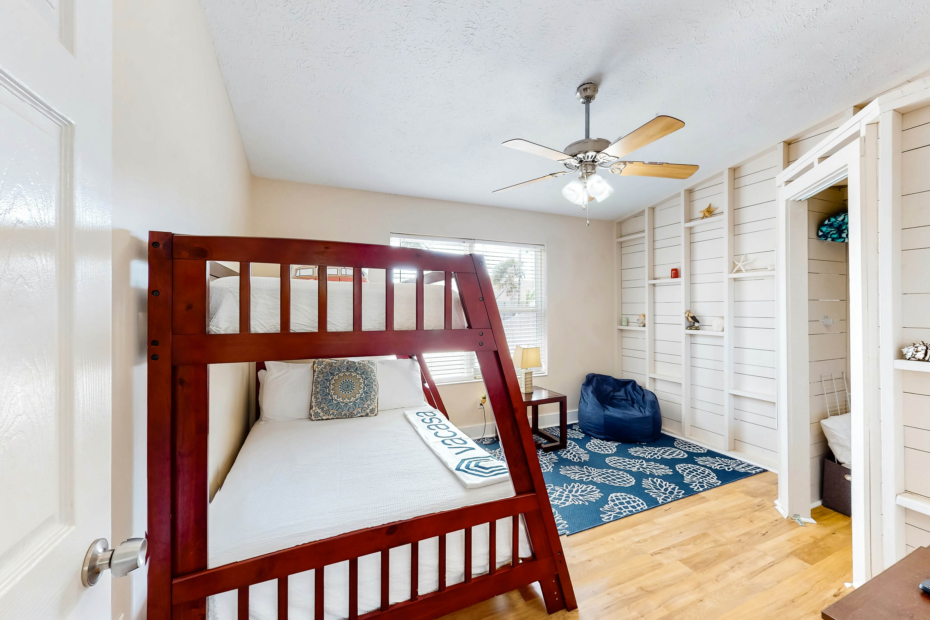 Happy Pelican Cottage