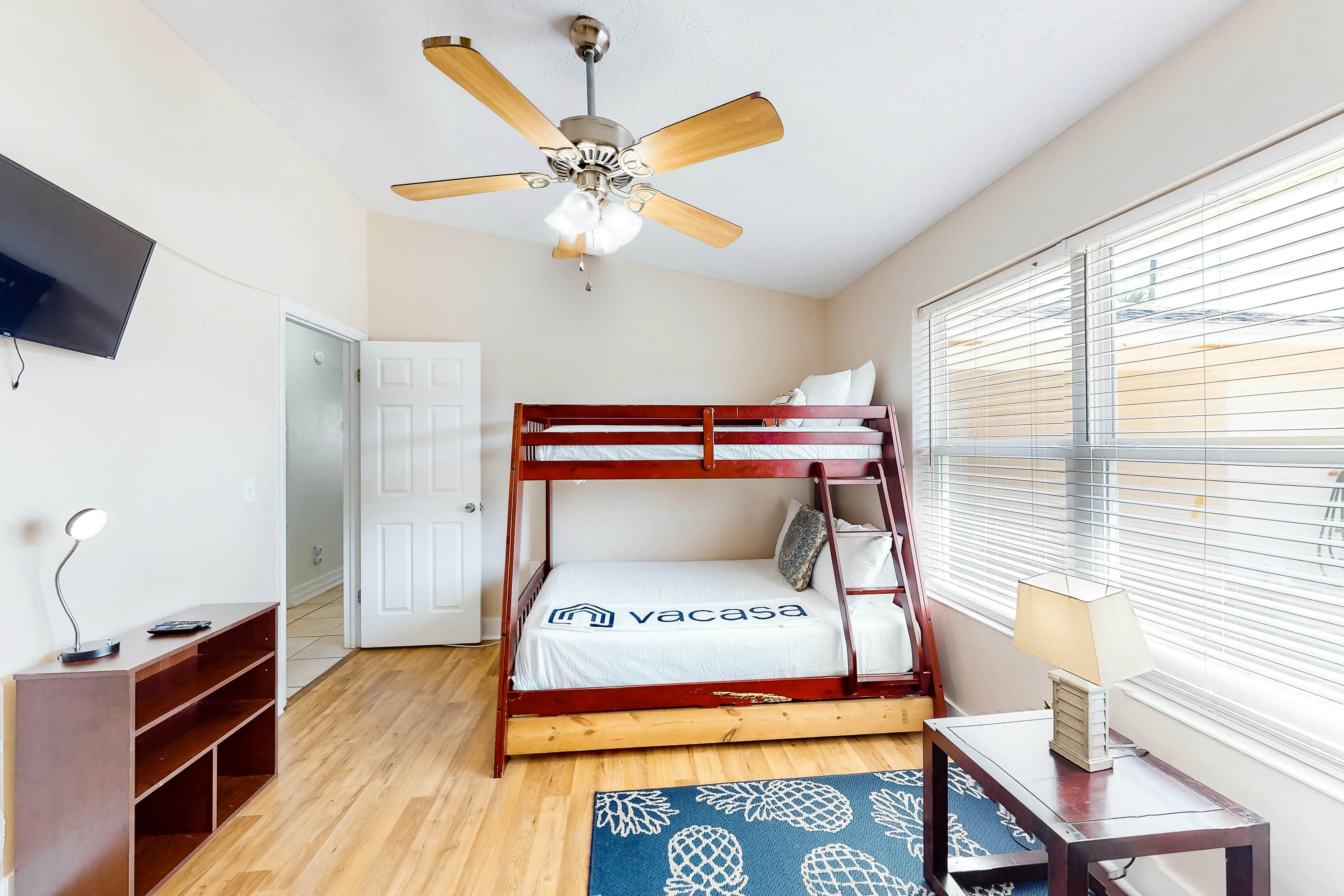 Happy Pelican Cottage