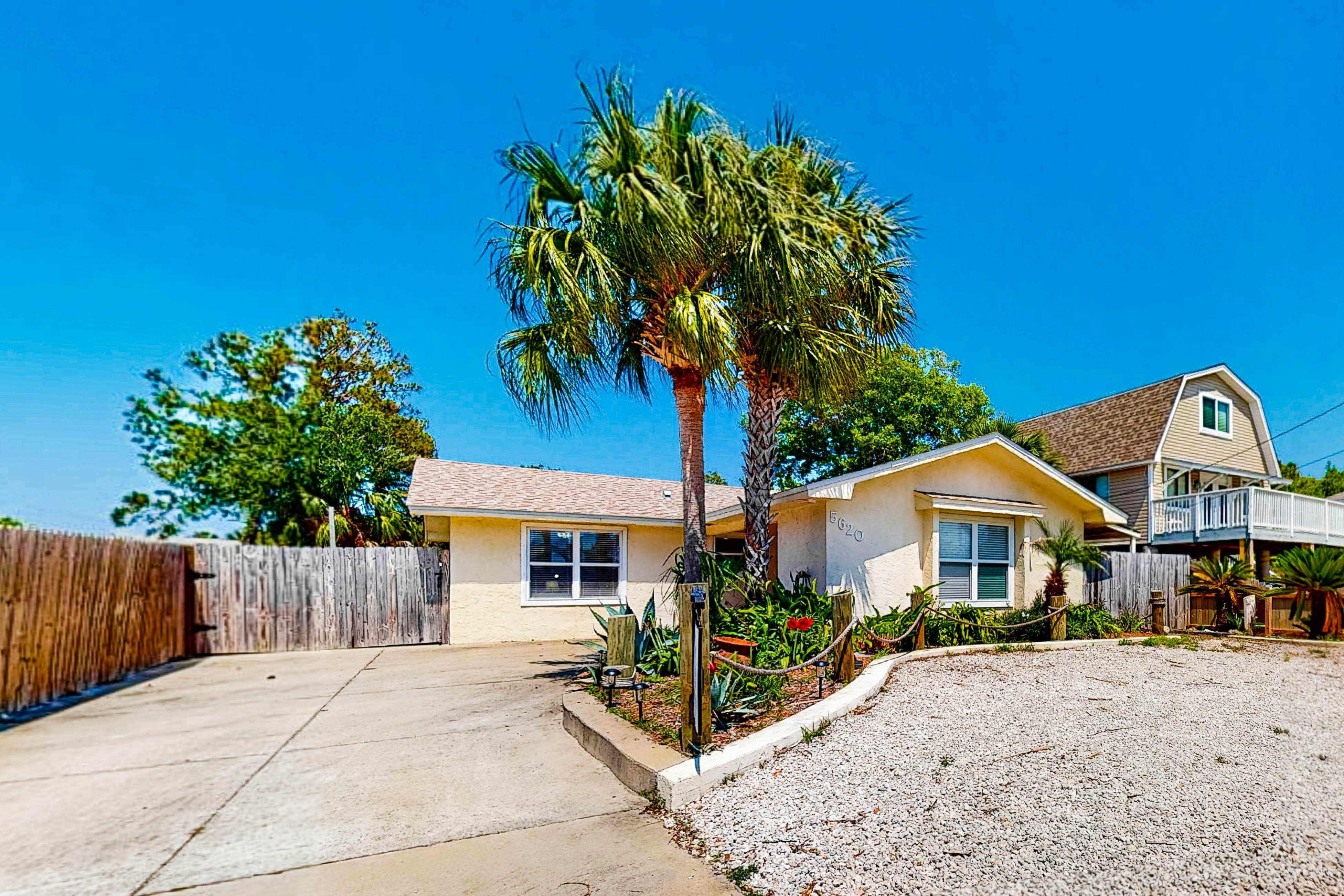 Happy Pelican Cottage