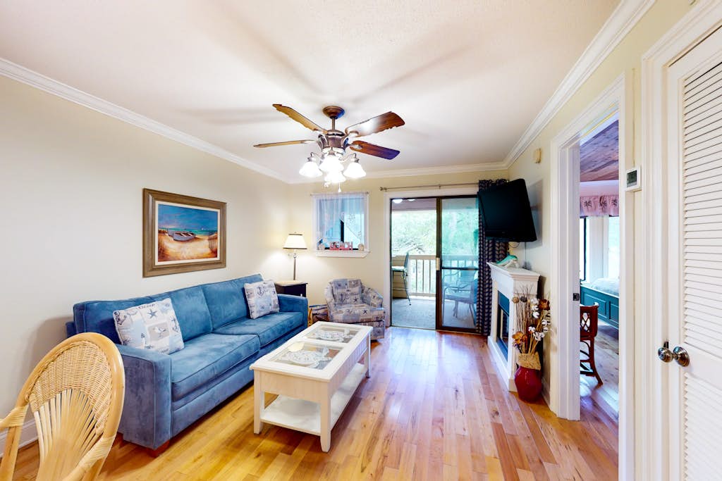3rd-floor condo with water views, balcony, pools, gym, & beach access — Hilton Head, SC — vacation rental