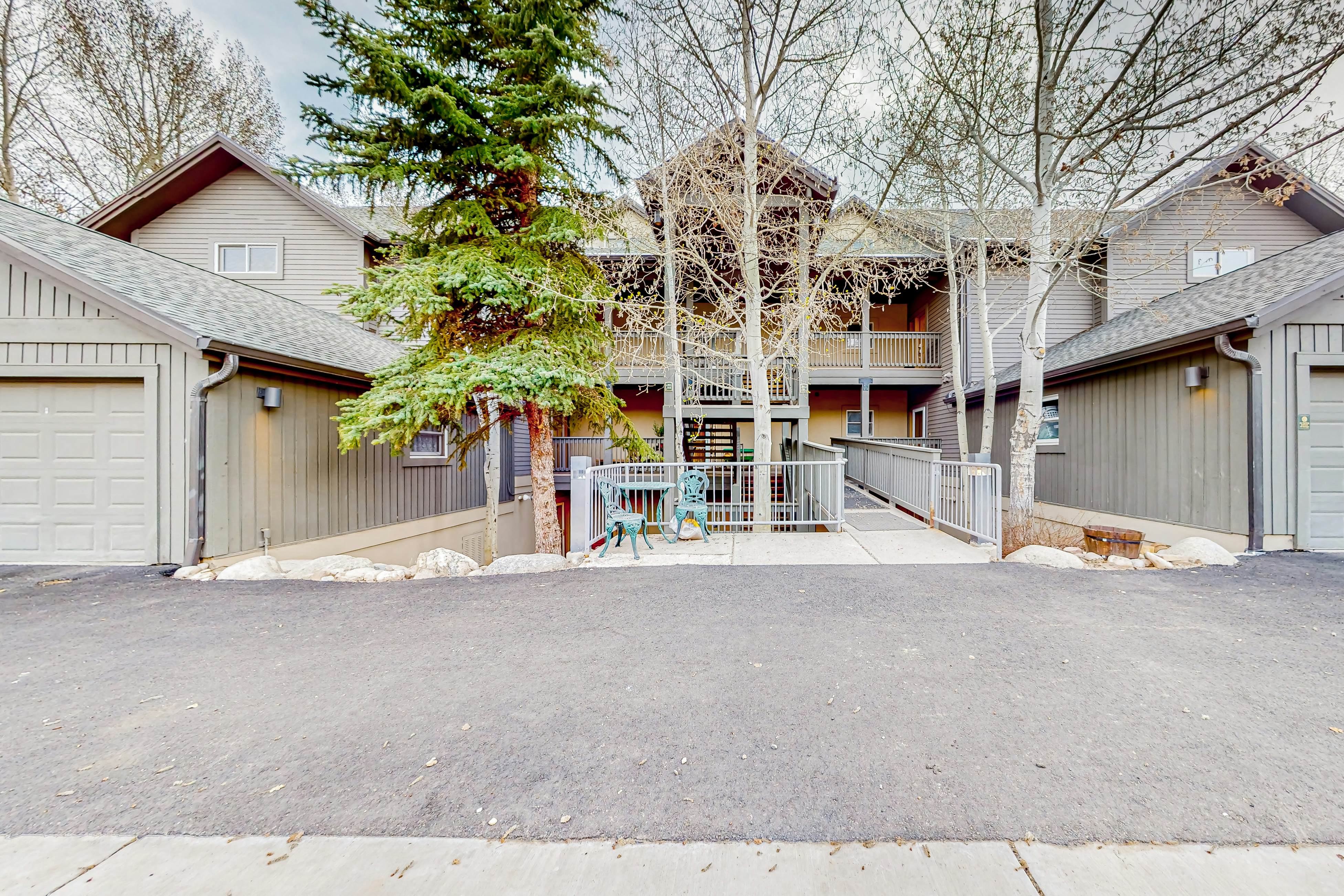 Evergreen Retreat, Unit 101