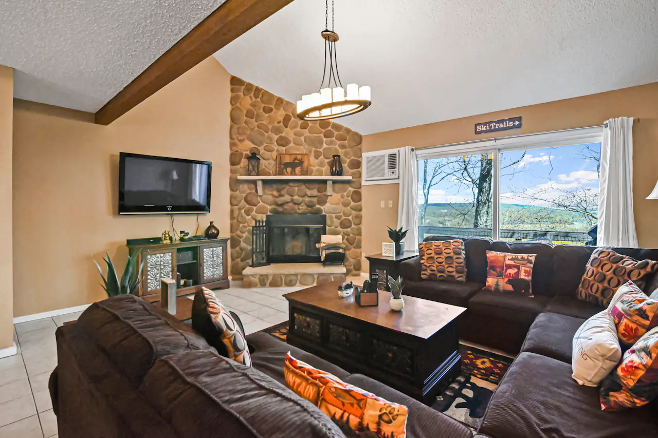Tannersville Tranquility 3 BD Tannersville, PA Vacation Rental Vacasa