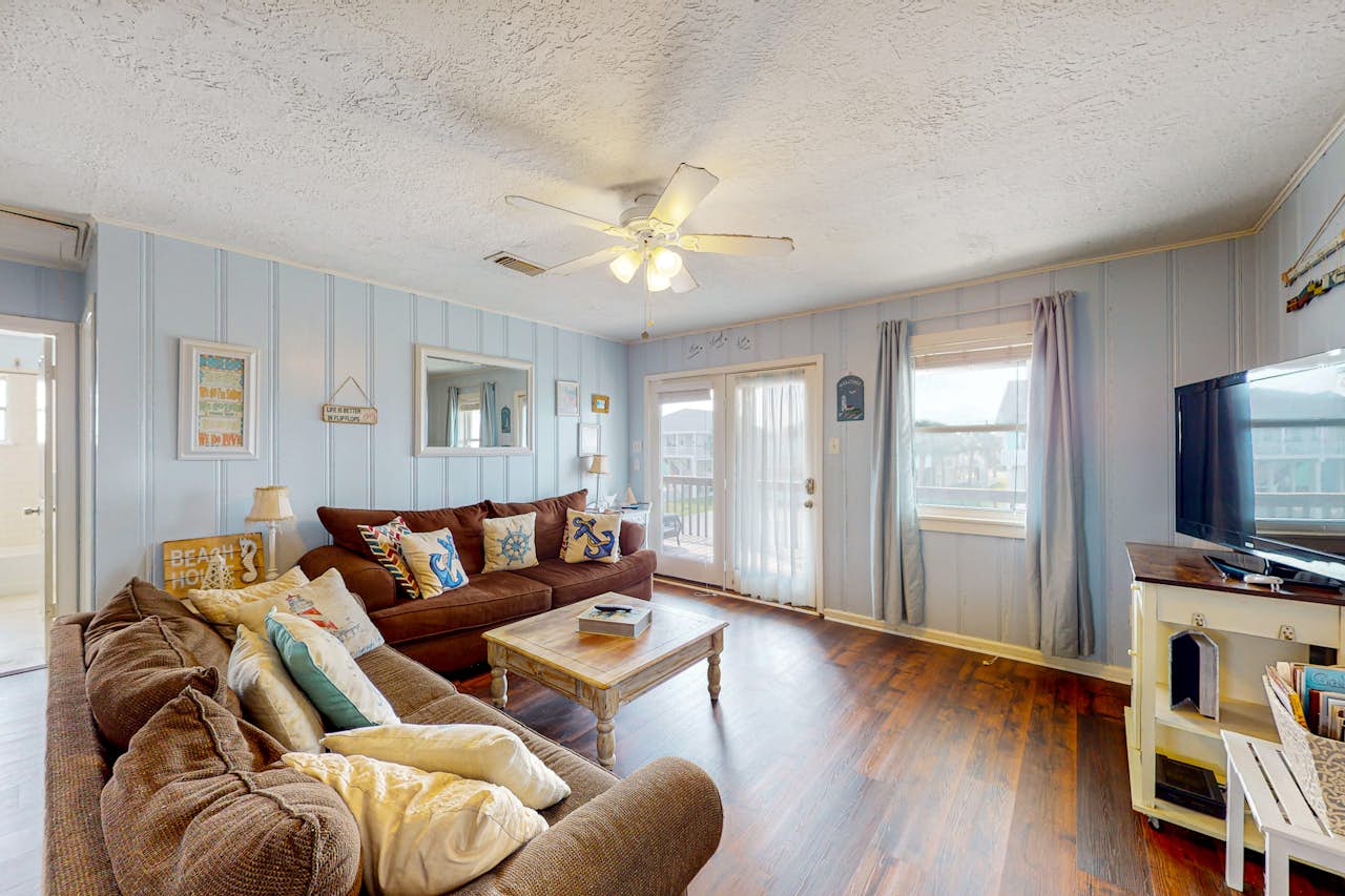 Captain's Quarters 3 BD Galveston, TX Vacation Rental Vacasa