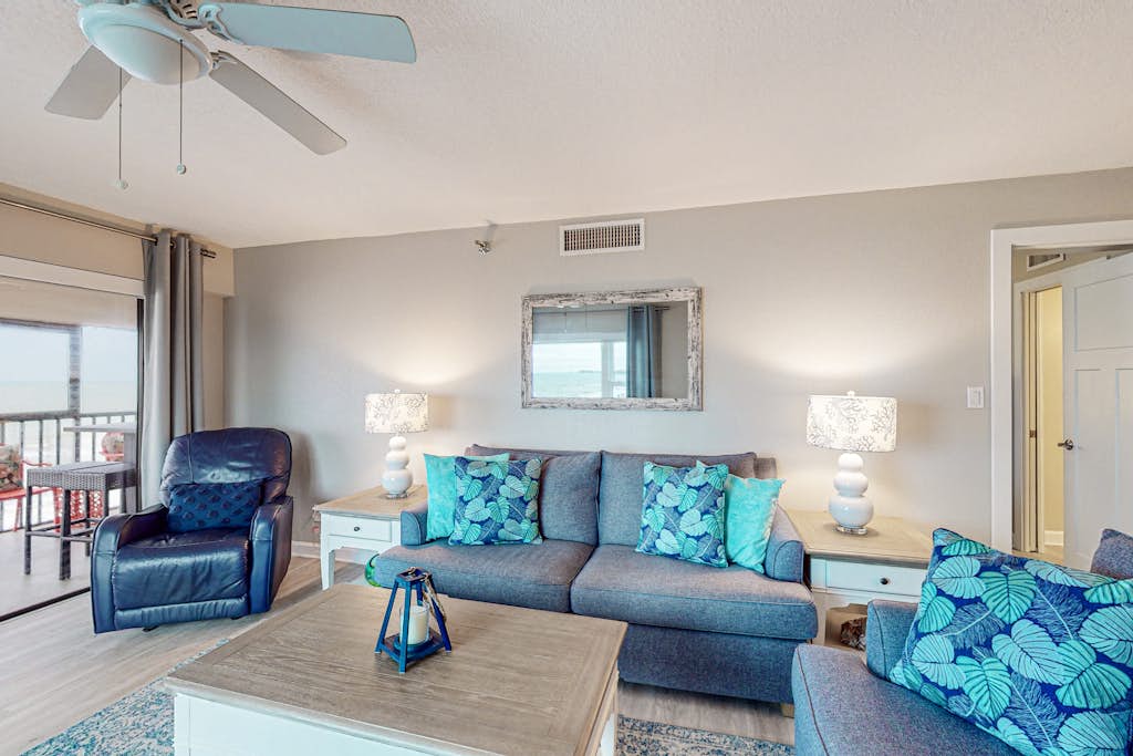 Renovated beachfront condo with heated pool amazing Gulf views and washer dryer — Madeira Beach, FL — vacation rental