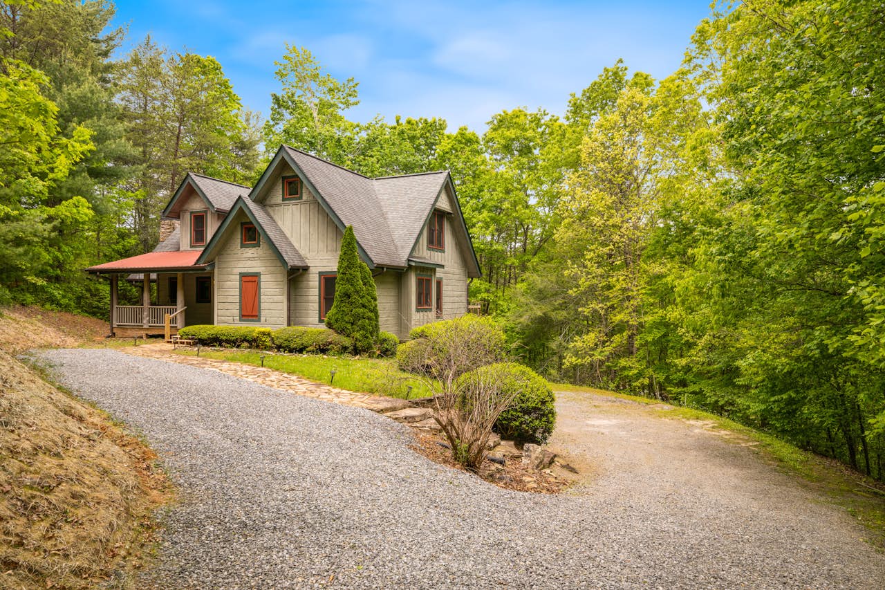 A Quiet Place 4 BD McCaysville, GA Vacation Rental Vacasa