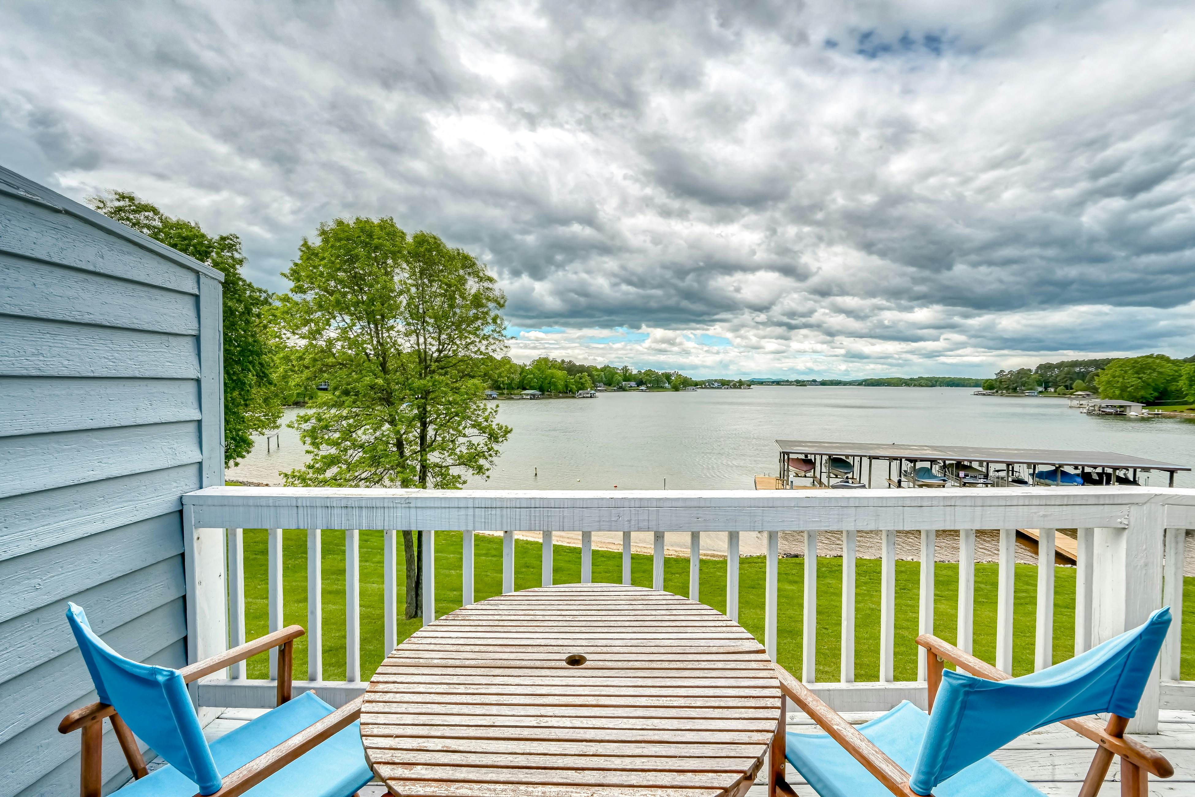 Sunset Cove 3 BD Huddleston, VA Vacation Rental Vacasa